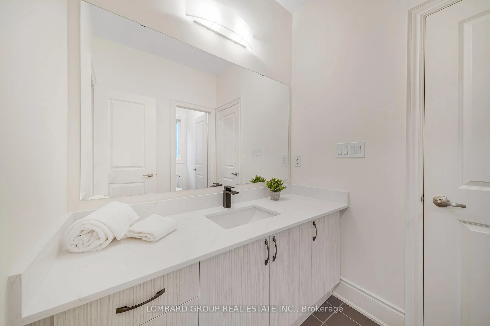 Photo 40 of 37 North Park Boulevard, Oakville, Glenorchy — HOMEH