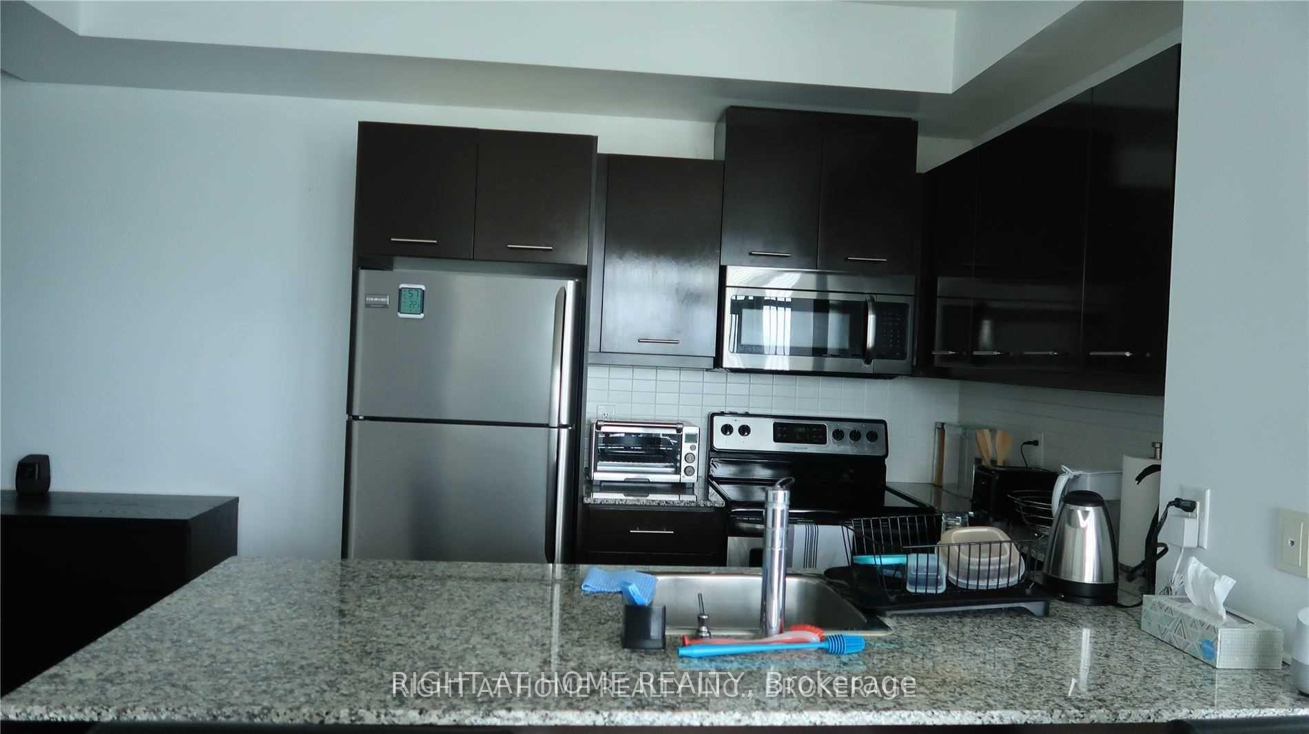 Photo 2 of Unit 911, 360 Square One Drive, Mississauga, City Centre — HOMEH