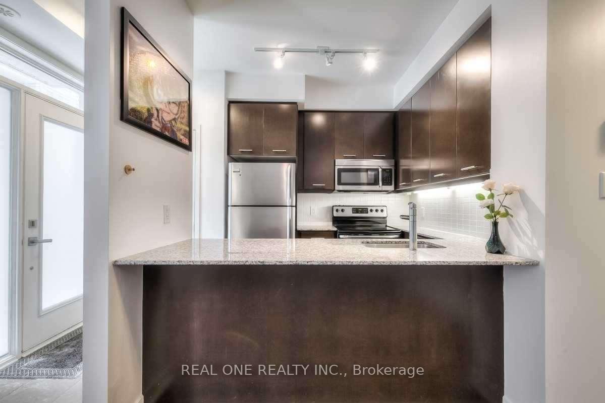 Photo 4 of Unit Th23 C, 370 Square One Drive, Mississauga, City Centre — HOMEH