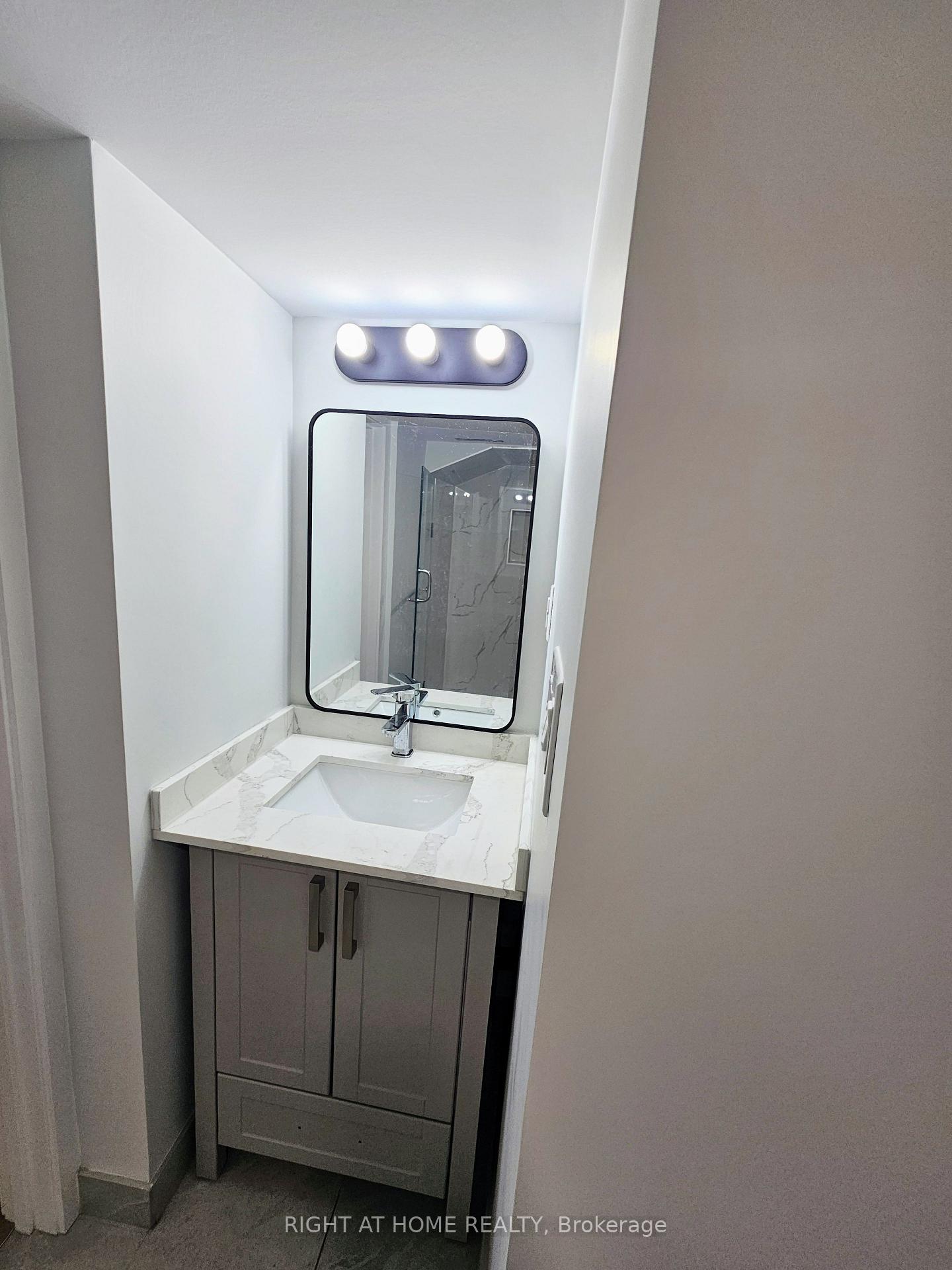 Photo 13 of 47 Eastvale Place, Hamilton, McQuesten — HOMEH