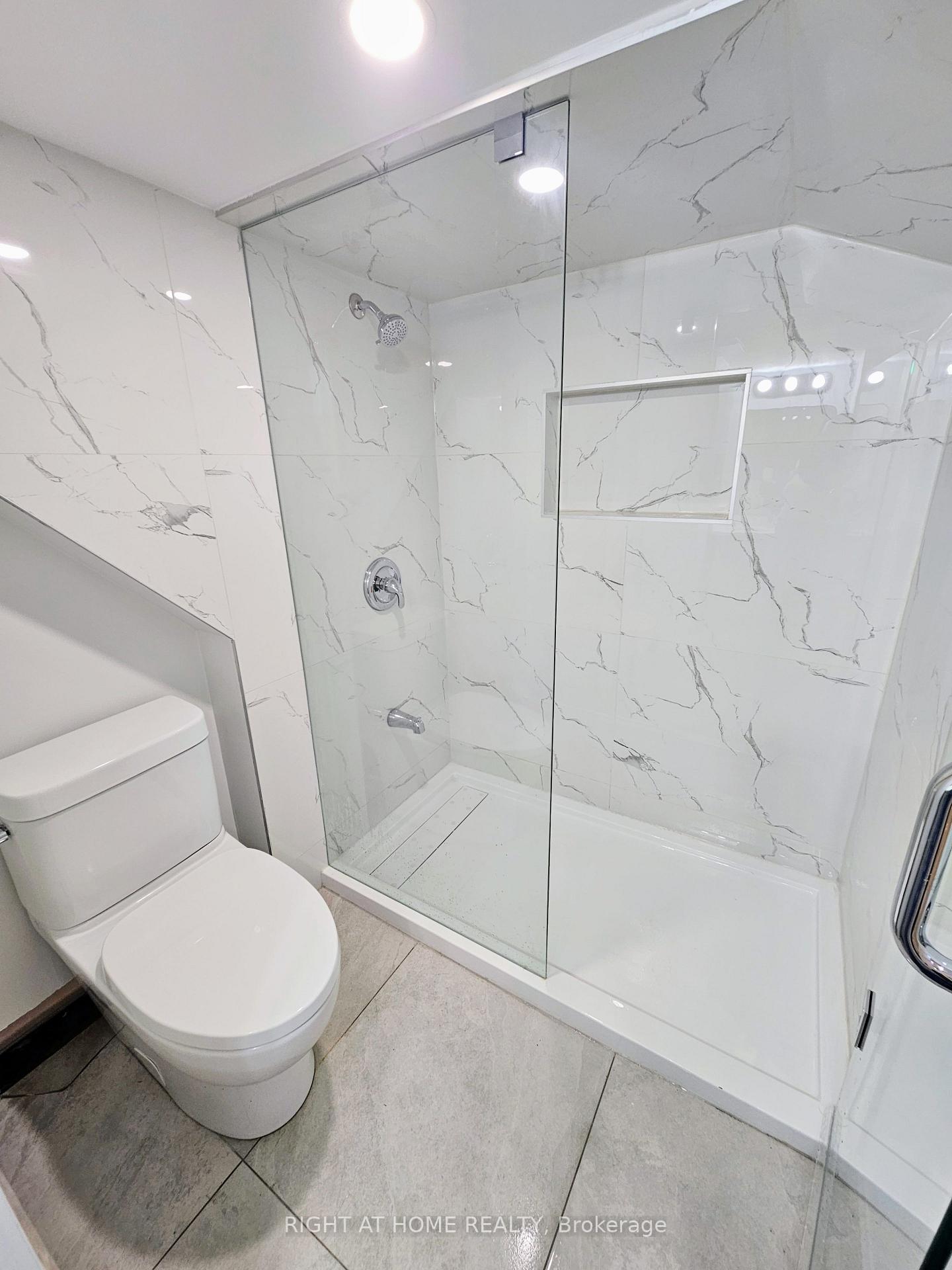 Photo 12 of 47 Eastvale Place, Hamilton, McQuesten — HOMEH