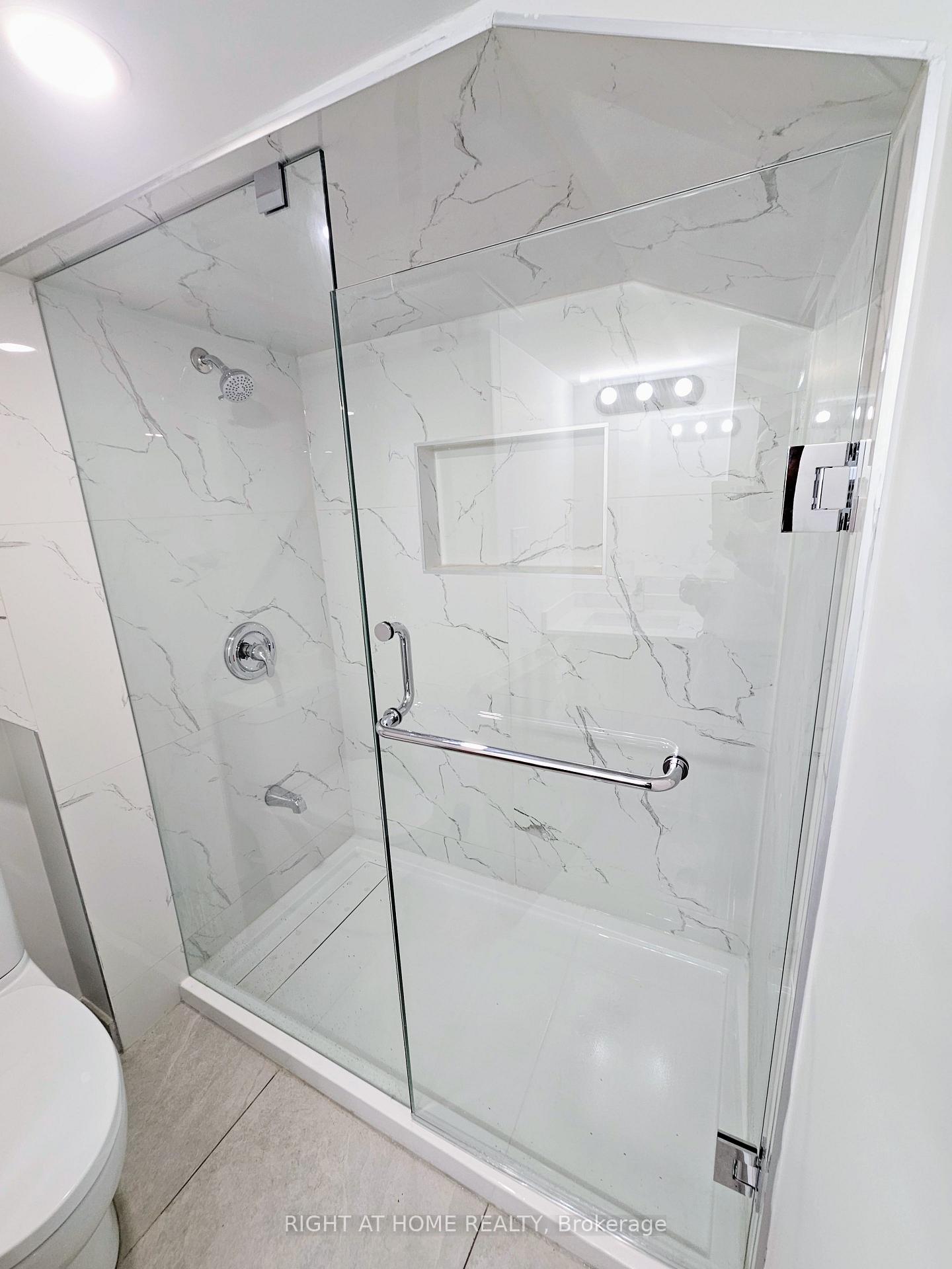 Photo 6 of 47 Eastvale Place, Hamilton, McQuesten — HOMEH