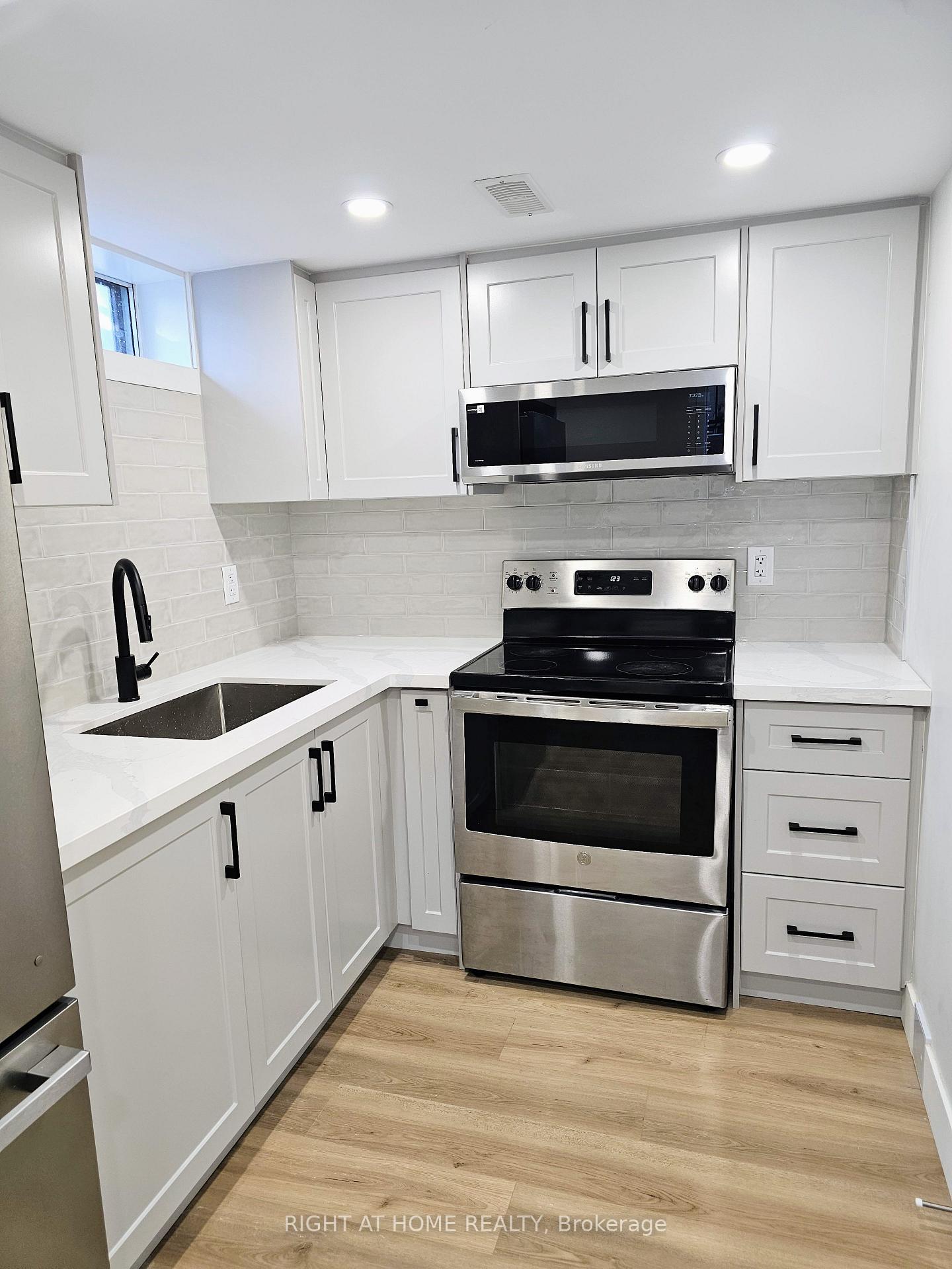 Photo 7 of 47 Eastvale Place, Hamilton, McQuesten — HOMEH
