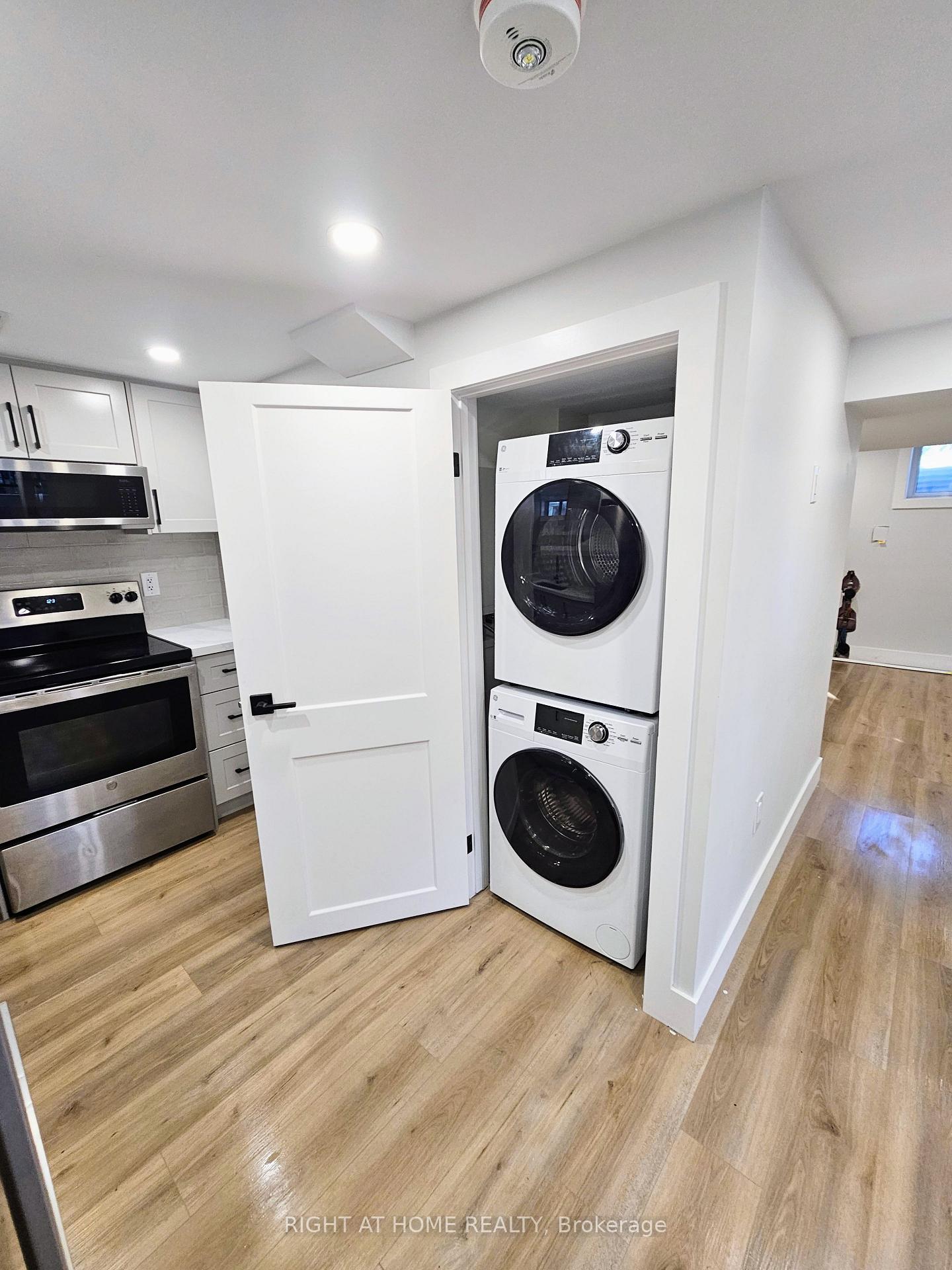 Photo 8 of 47 Eastvale Place, Hamilton, McQuesten — HOMEH