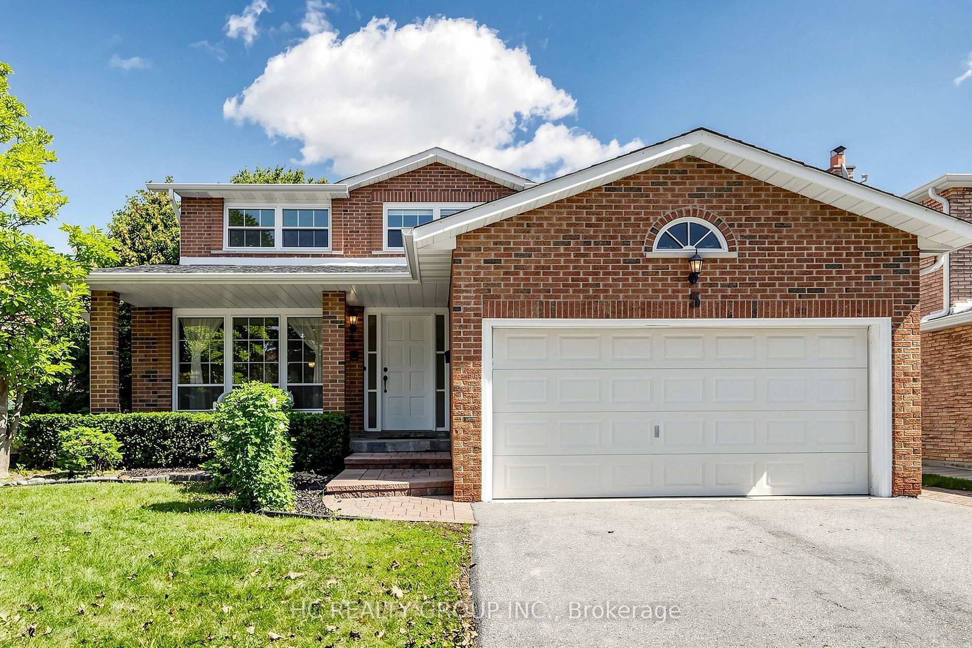 Photo 2 of 5 Standish Crescent, Markham, Sherwood-Amberglen — HOMEH