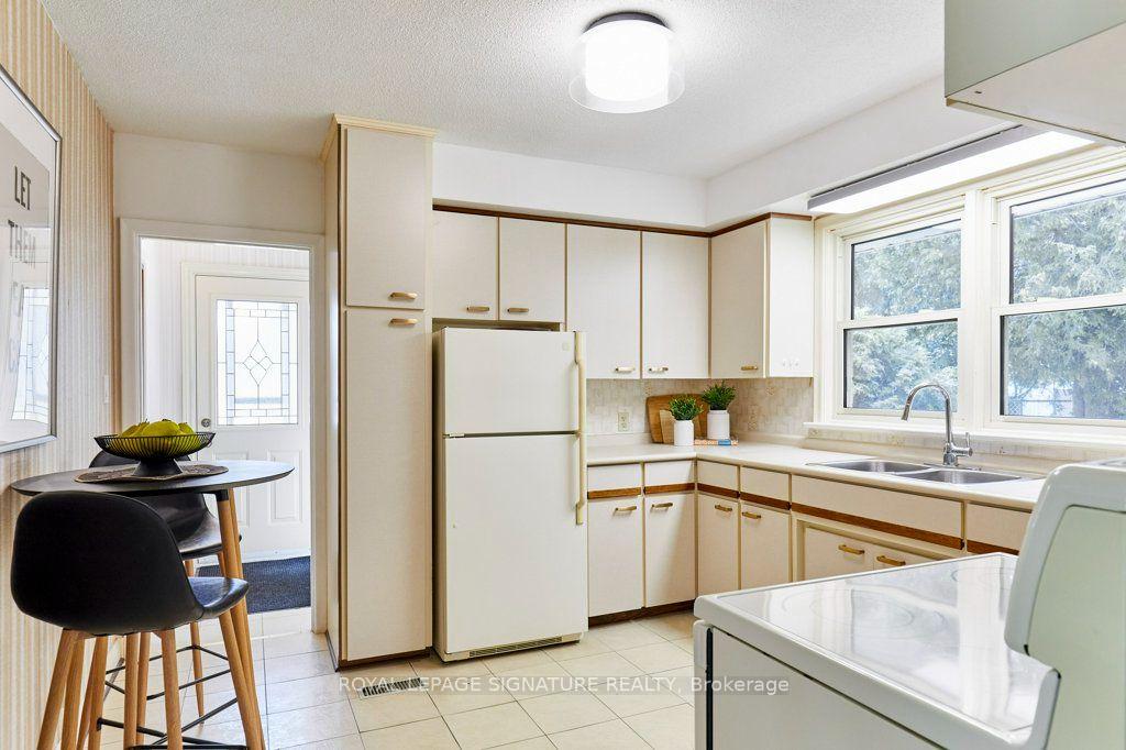 Photo 5 of 74 Forest Road, Ajax, South East — HOMEH