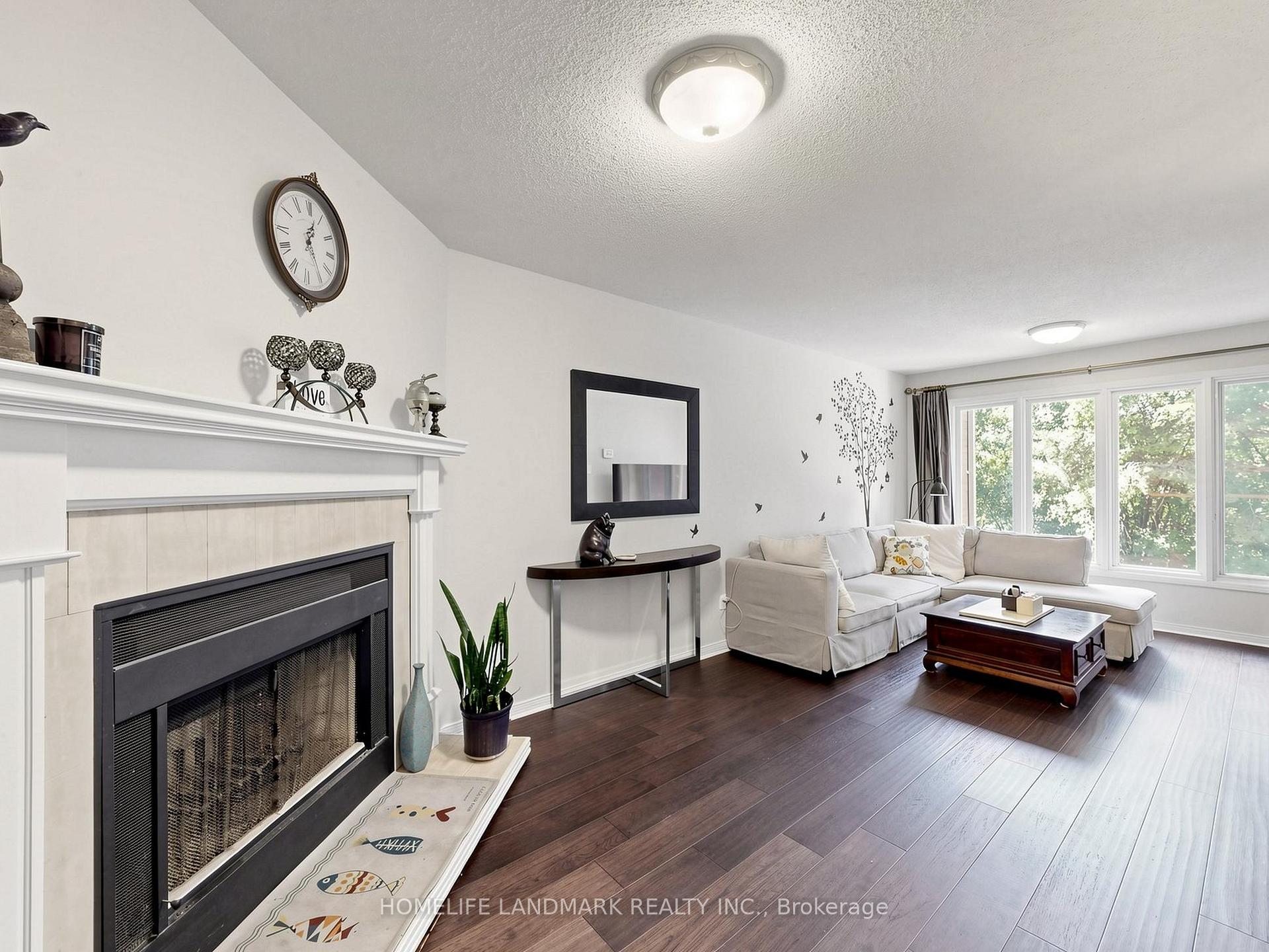 Photo 4 of 52 Queensmill Court, Richmond Hill, Doncrest — HOMEH