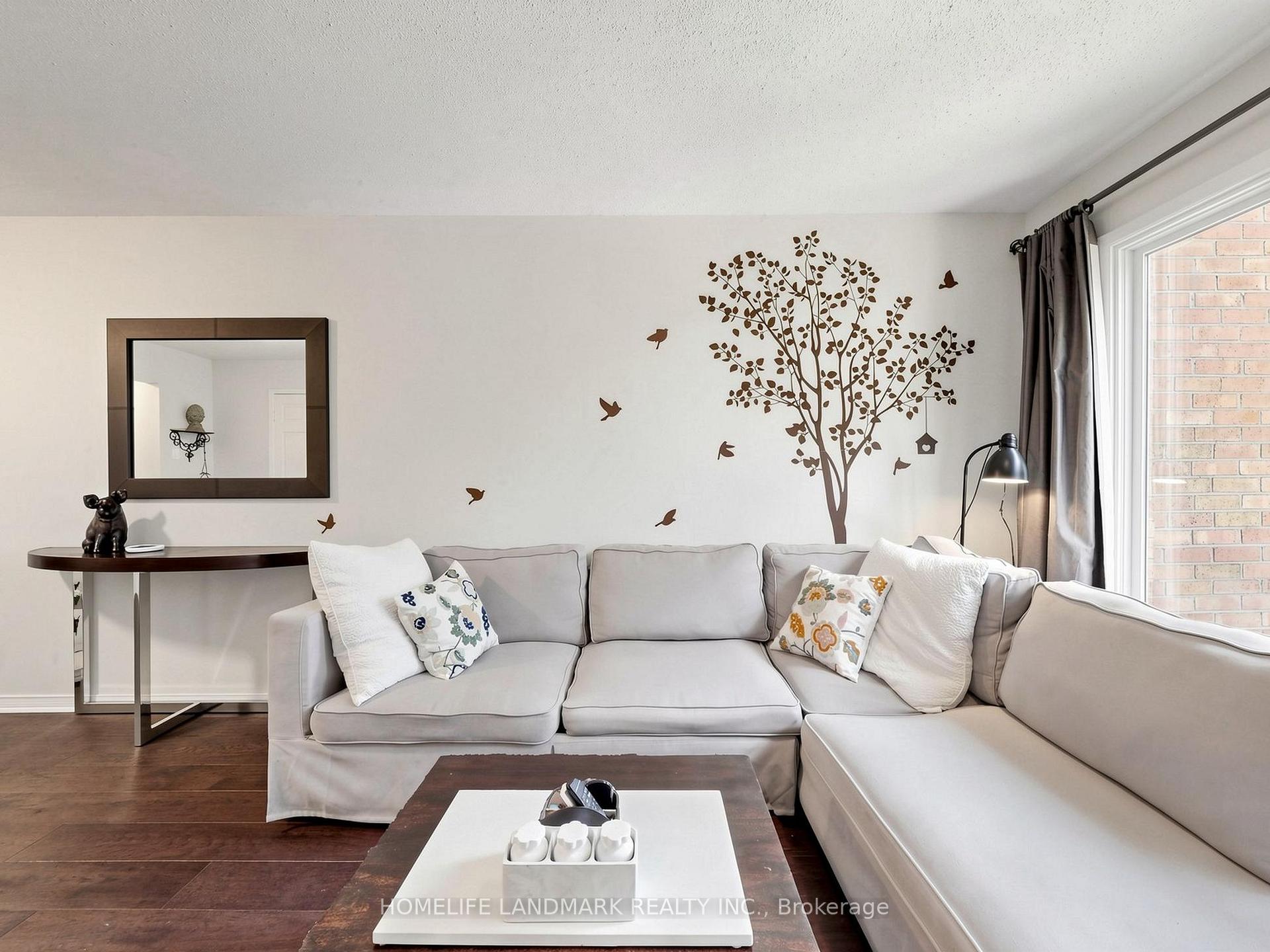 Photo 5 of 52 Queensmill Court, Richmond Hill, Doncrest — HOMEH