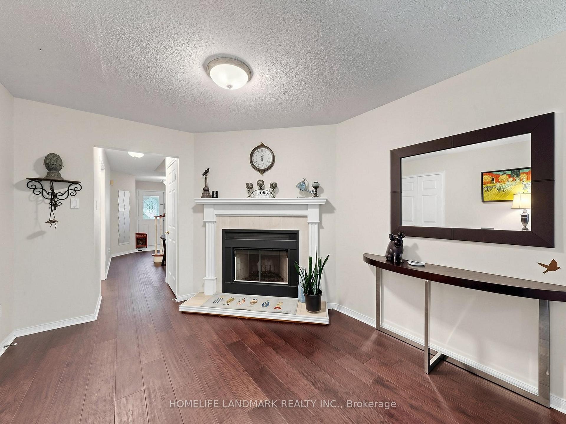Photo 7 of 52 Queensmill Court, Richmond Hill, Doncrest — HOMEH