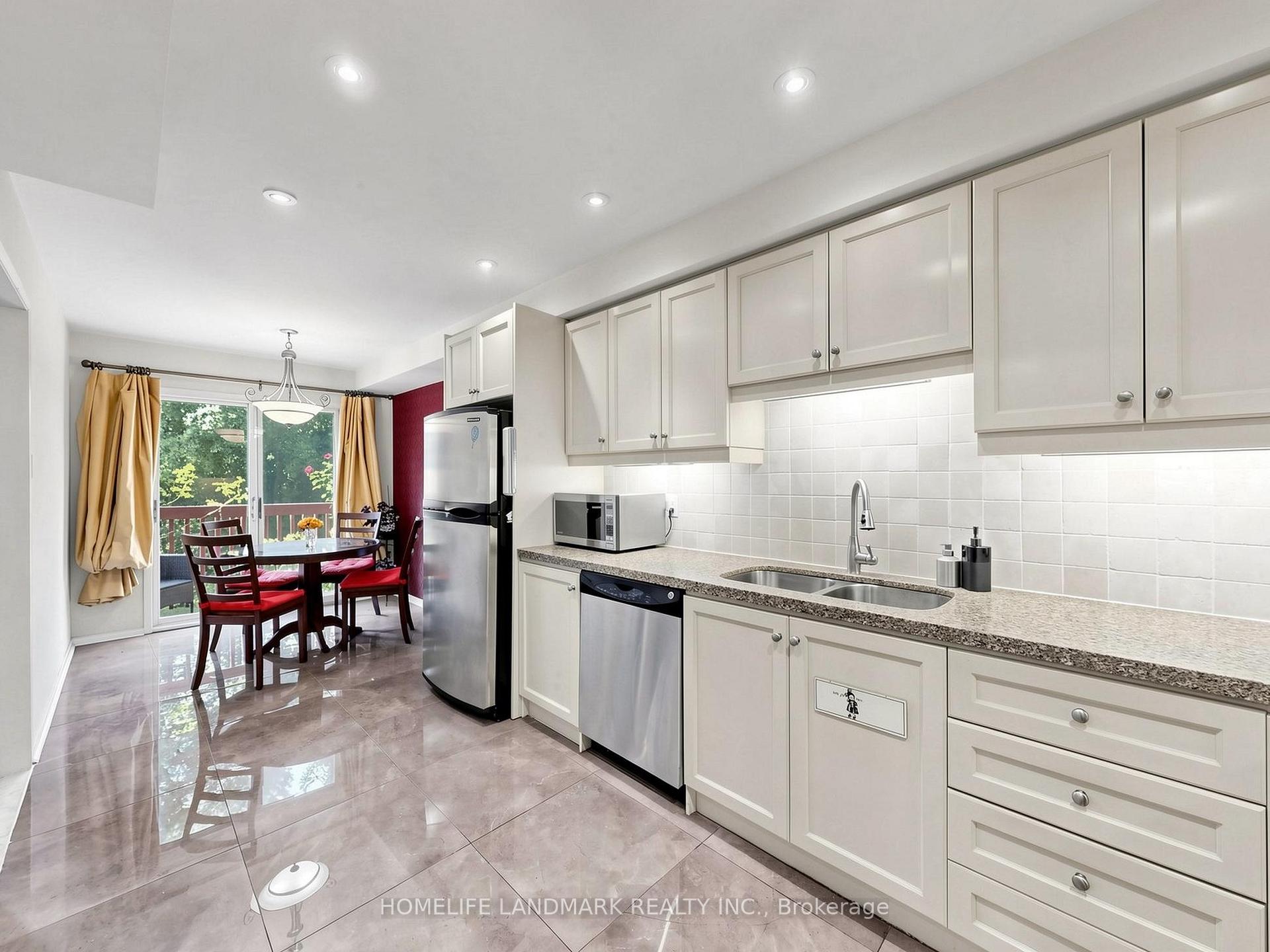 Photo 8 of 52 Queensmill Court, Richmond Hill, Doncrest — HOMEH