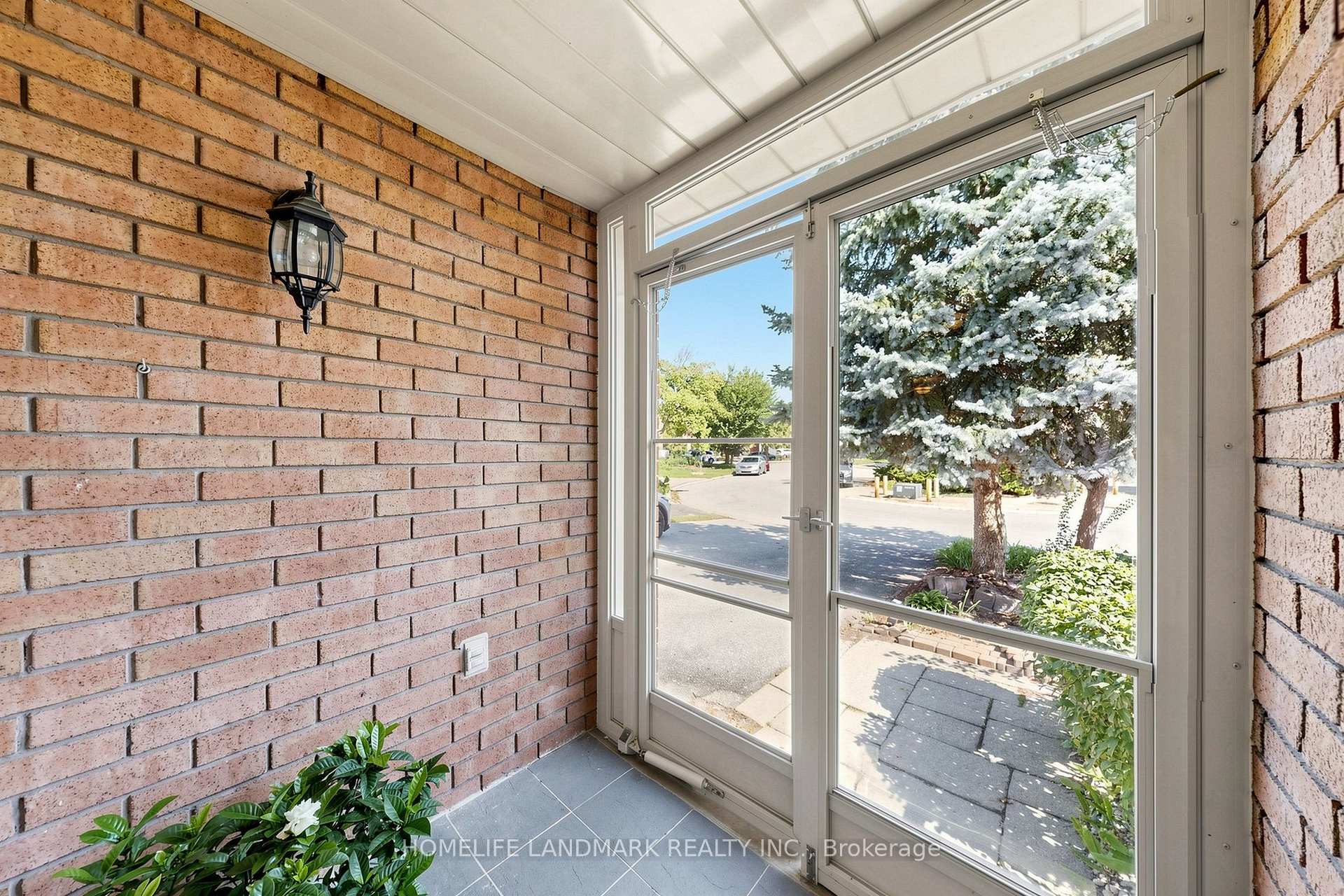 Photo 33 of 52 Queensmill Court, Richmond Hill, Doncrest — HOMEH