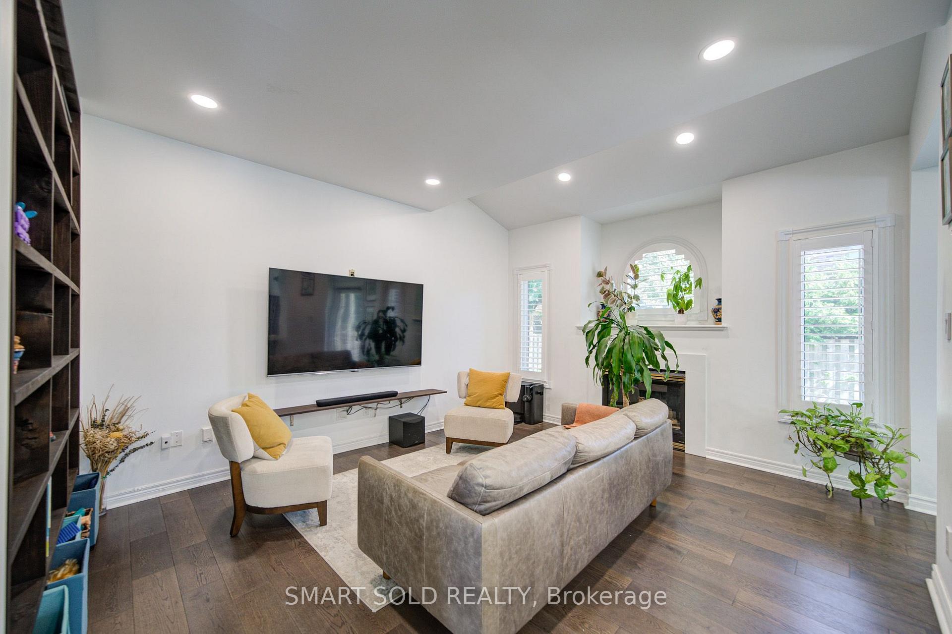 Photo 5 of 157 Waller Street, Whitby, Rolling Acres — HOMEH