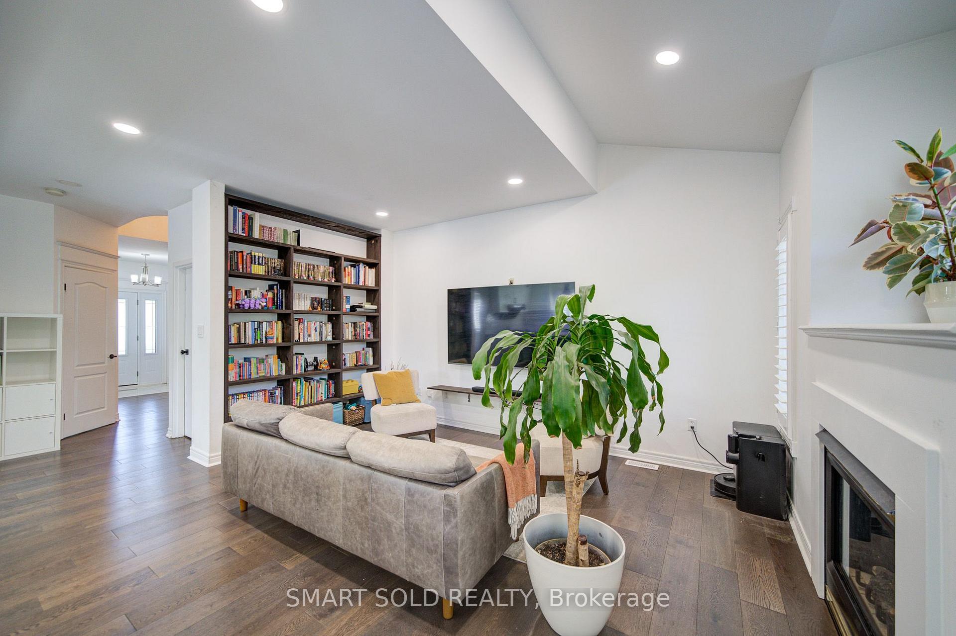 Photo 17 of 157 Waller Street, Whitby, Rolling Acres — HOMEH