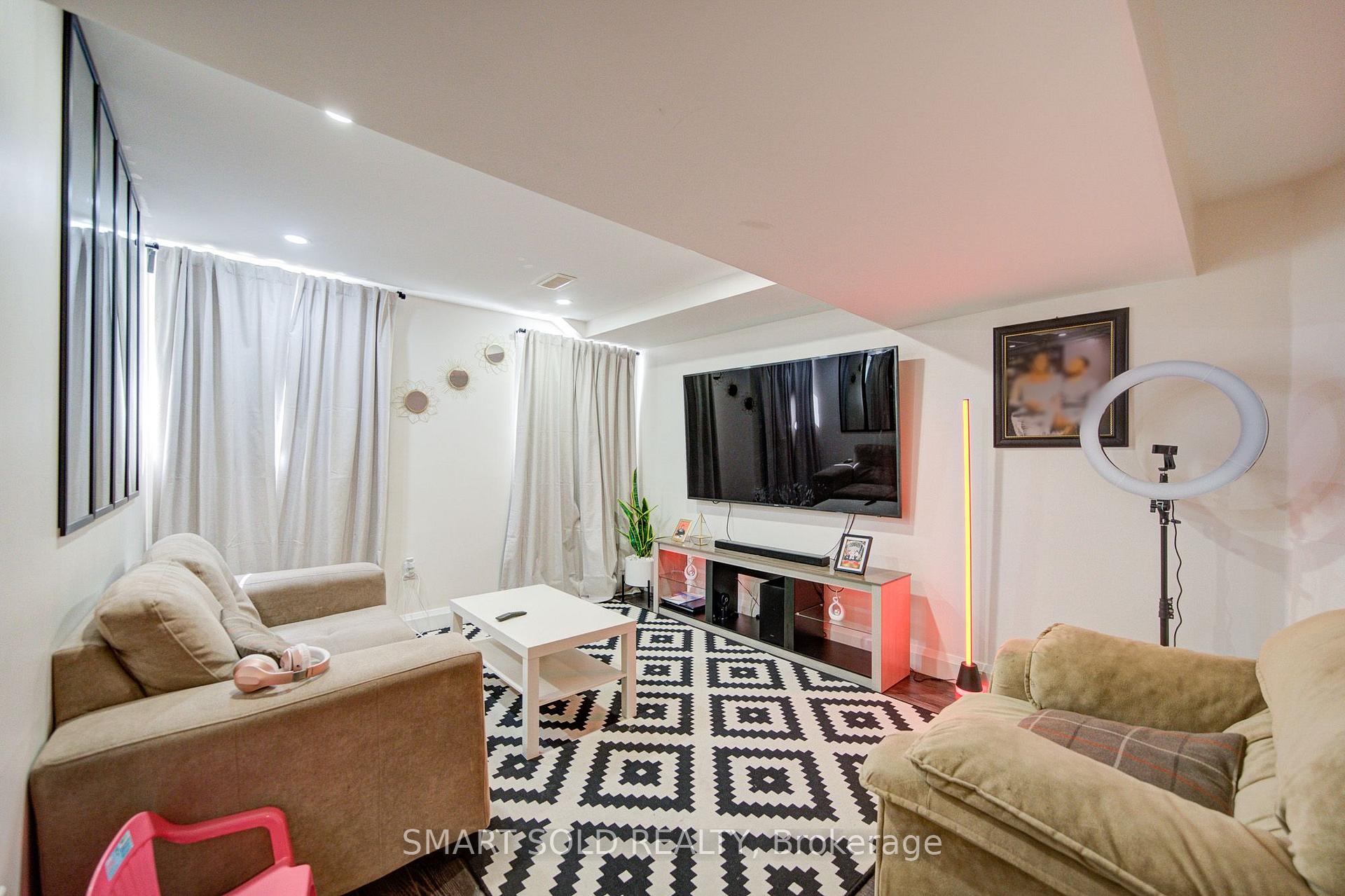 Photo 35 of 157 Waller Street, Whitby, Rolling Acres — HOMEH