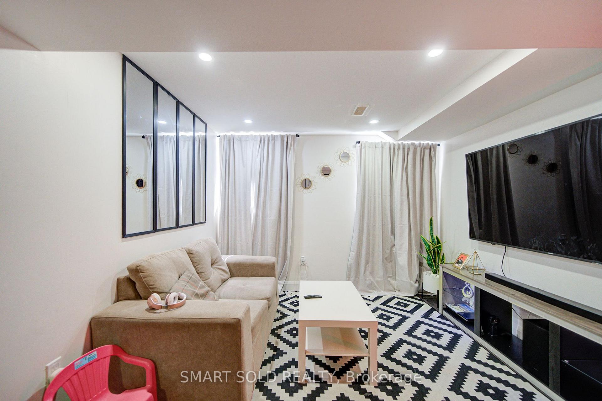 Photo 36 of 157 Waller Street, Whitby, Rolling Acres — HOMEH