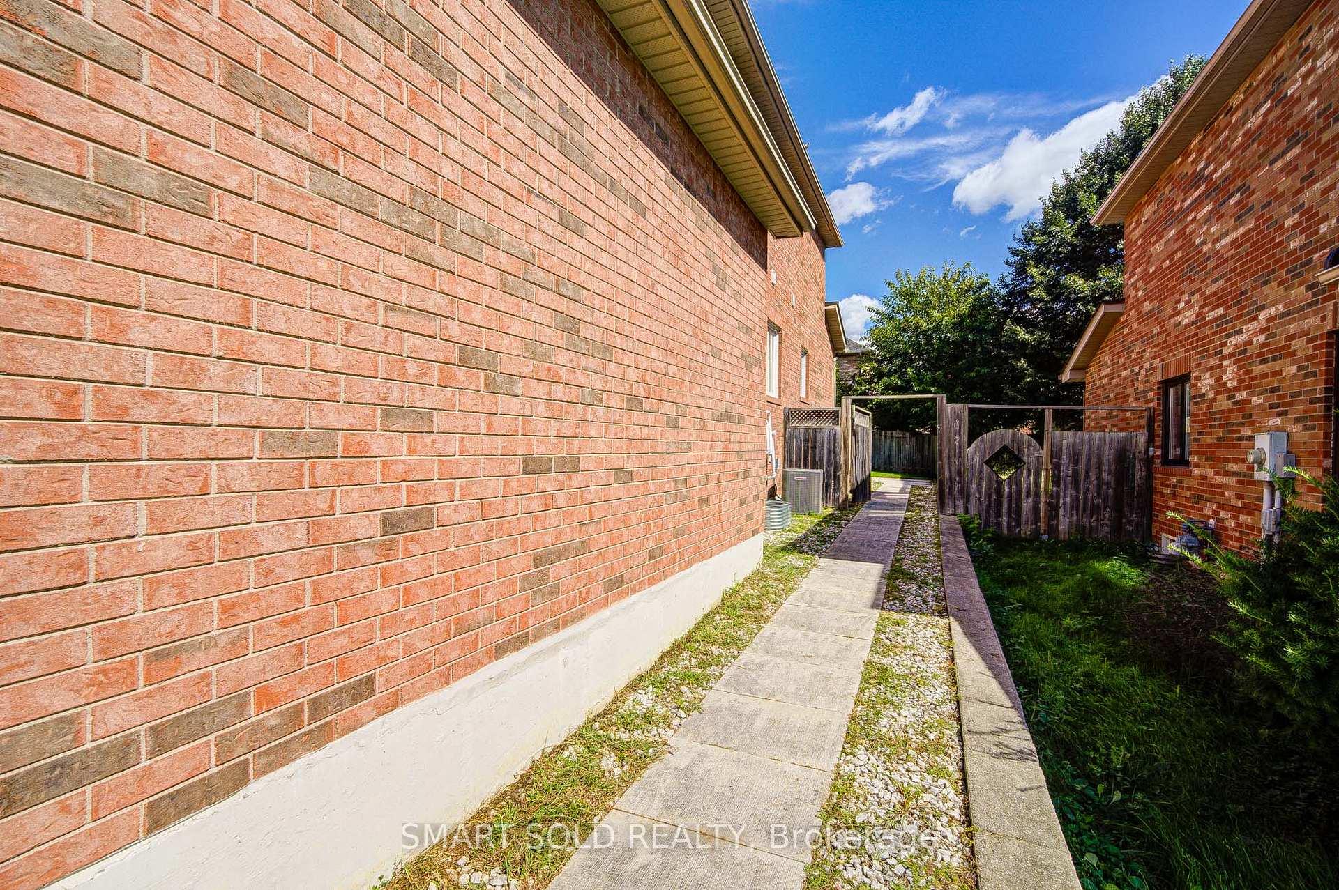 Photo 42 of 157 Waller Street, Whitby, Rolling Acres — HOMEH