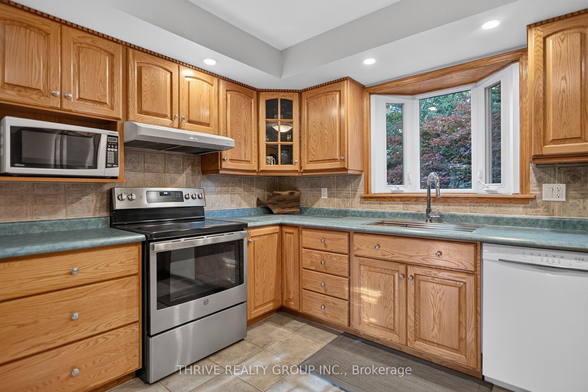 Photo 13 of 18 Rexway Road, London, North F — HOMEH