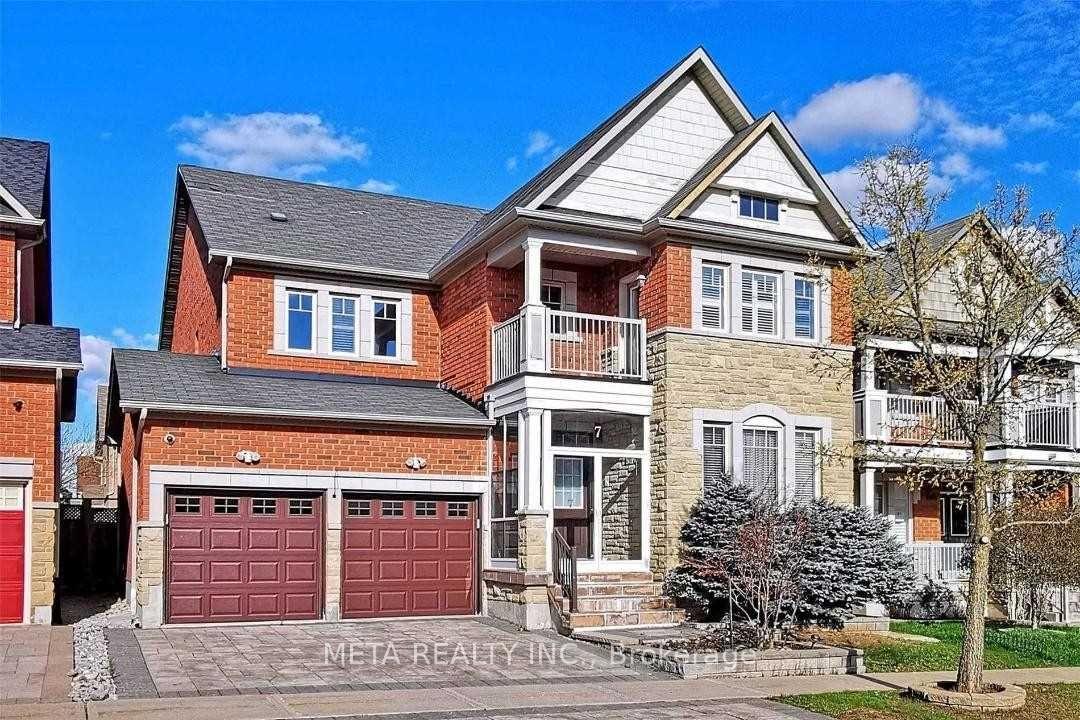 Front of 7 Lakewoods Street