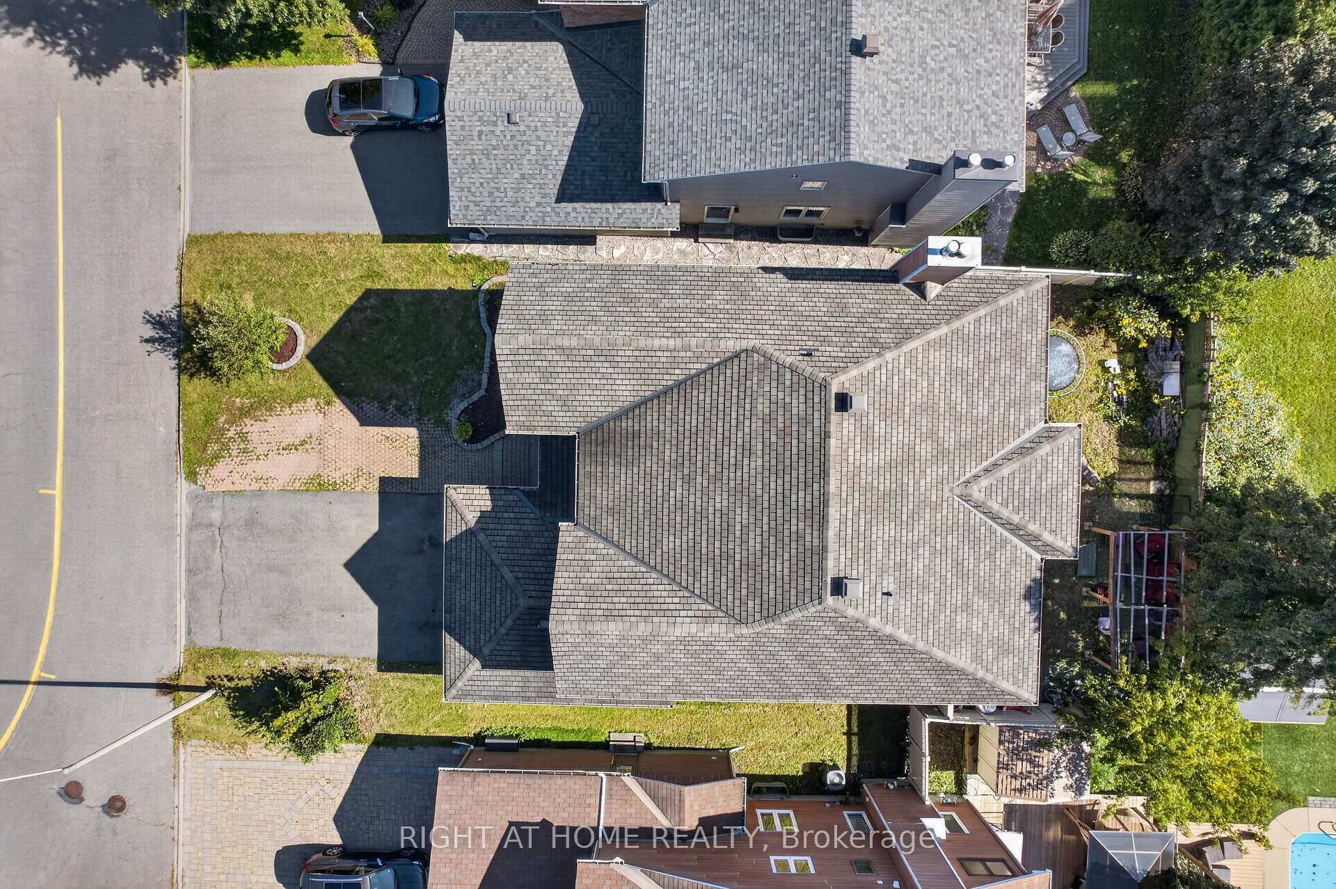 Photo 3 of 12 Baslaw Drive, Ottawa, Hunt Club Park — HOMEH