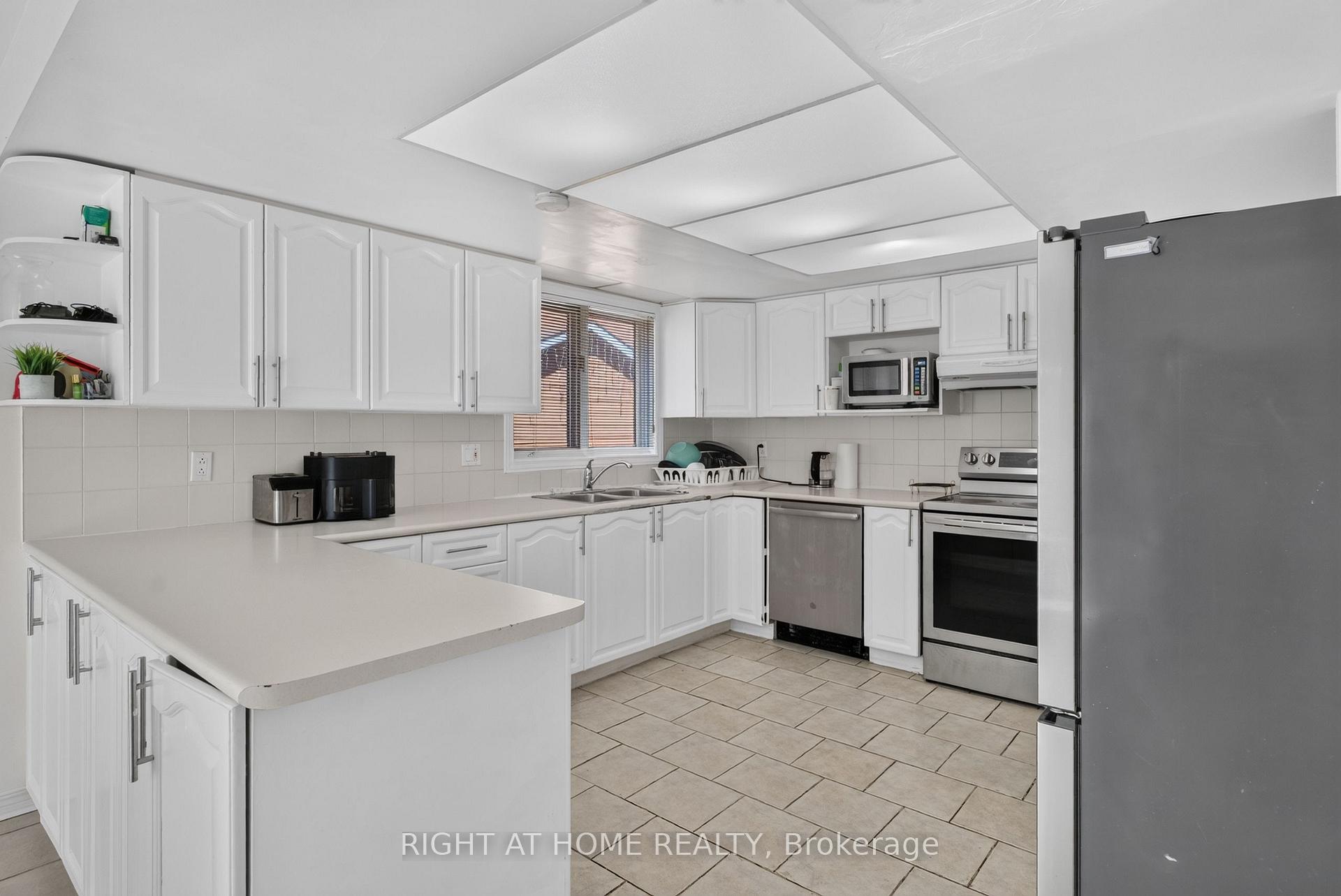 Photo 16 of 12 Baslaw Drive, Ottawa, Hunt Club Park — HOMEH