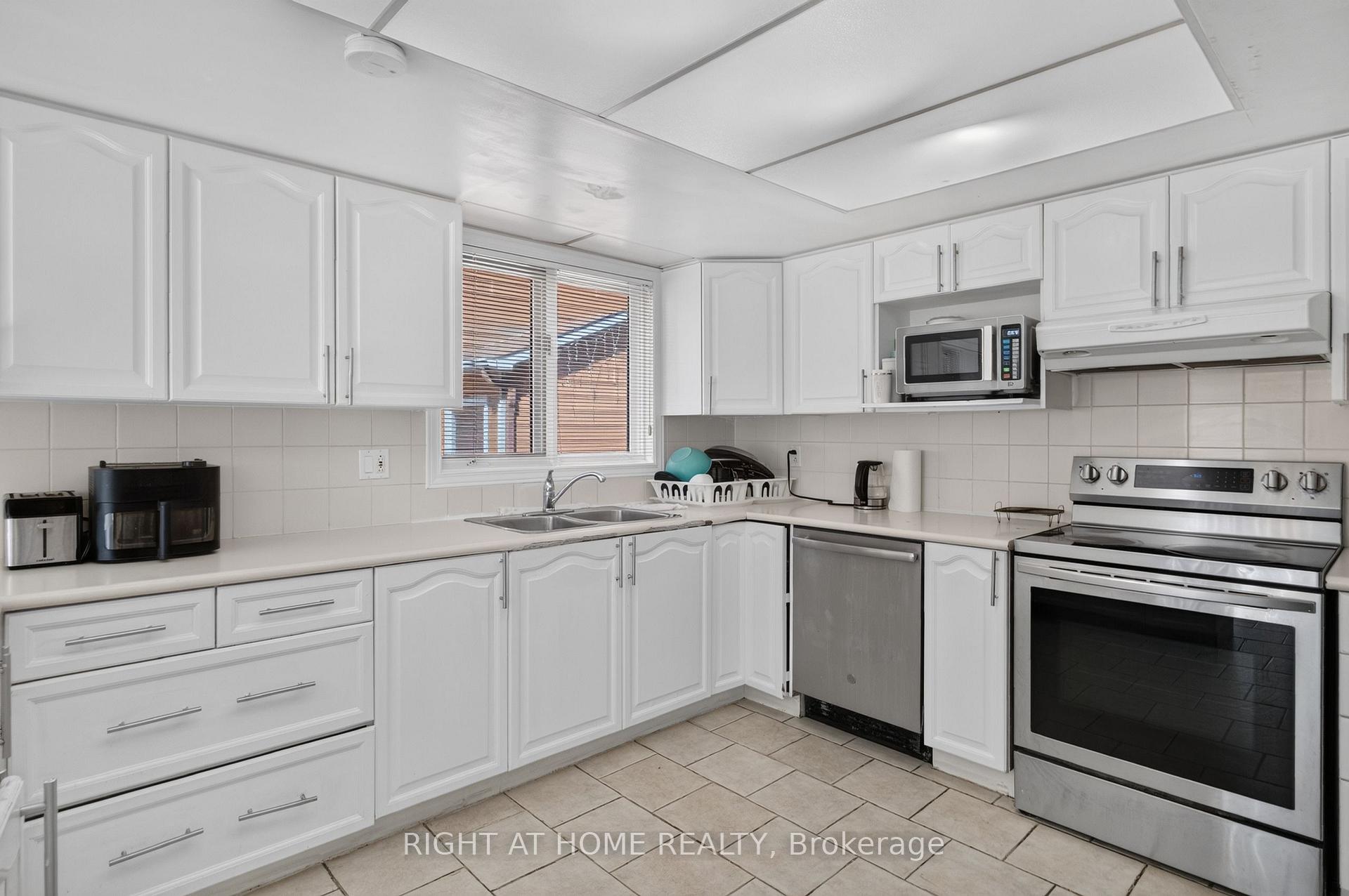 Photo 17 of 12 Baslaw Drive, Ottawa, Hunt Club Park — HOMEH