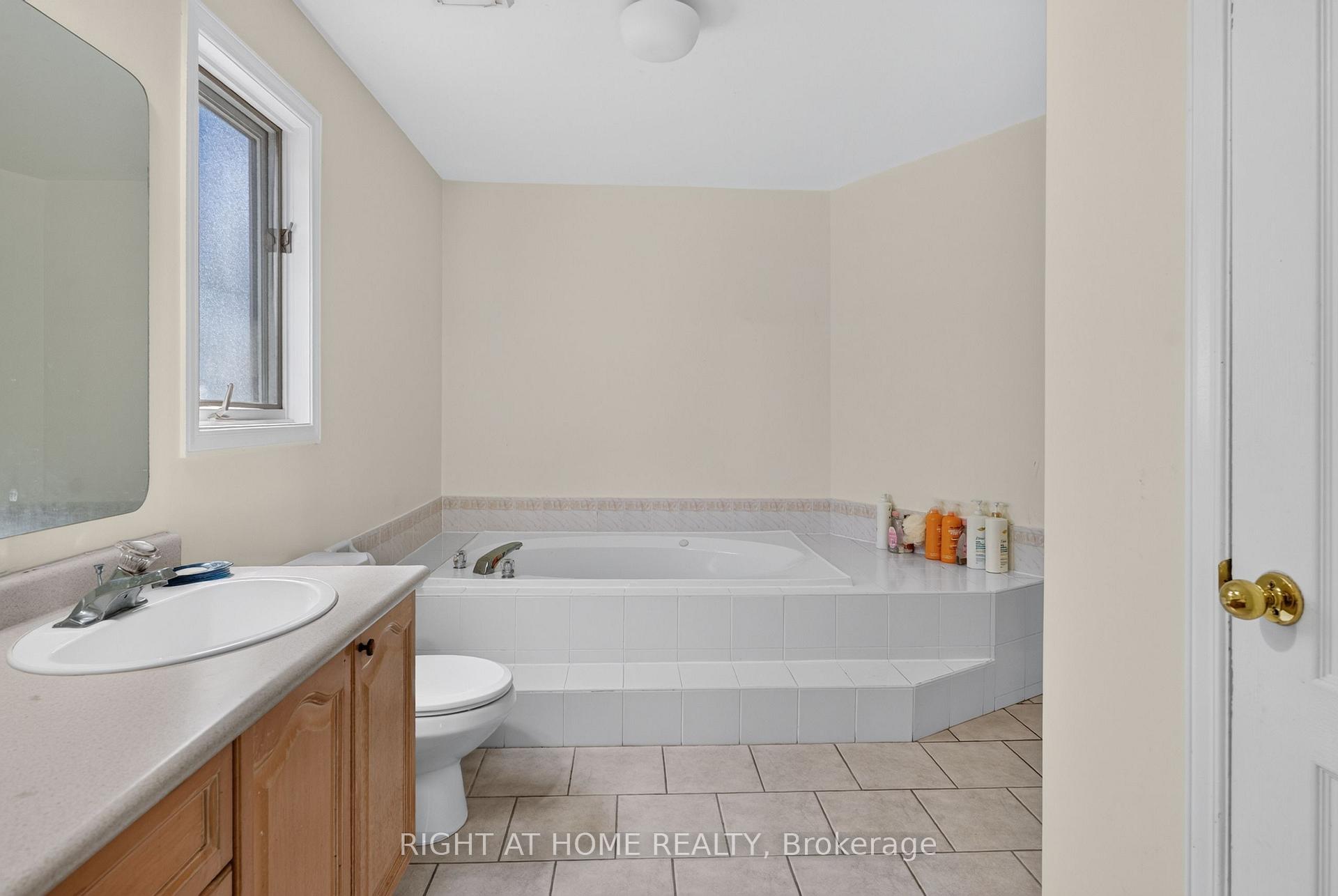 Photo 31 of 12 Baslaw Drive, Ottawa, Hunt Club Park — HOMEH