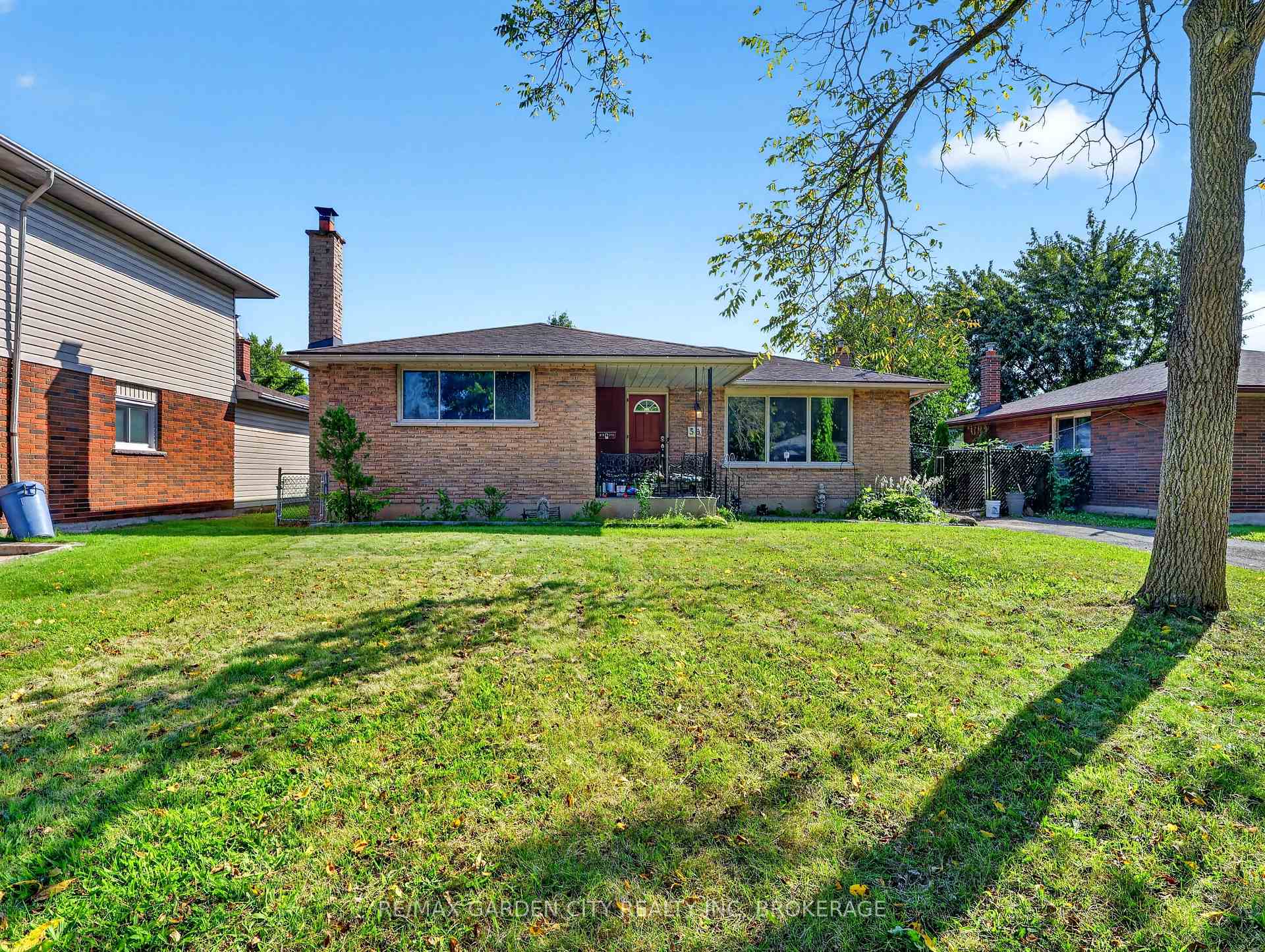 Photo 2 of 56 Burness Drive, St. Catharines, Secord Woods — HOMEH
