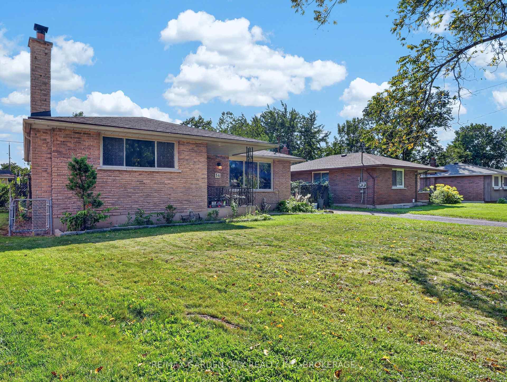 Photo 3 of 56 Burness Drive, St. Catharines, Secord Woods — HOMEH