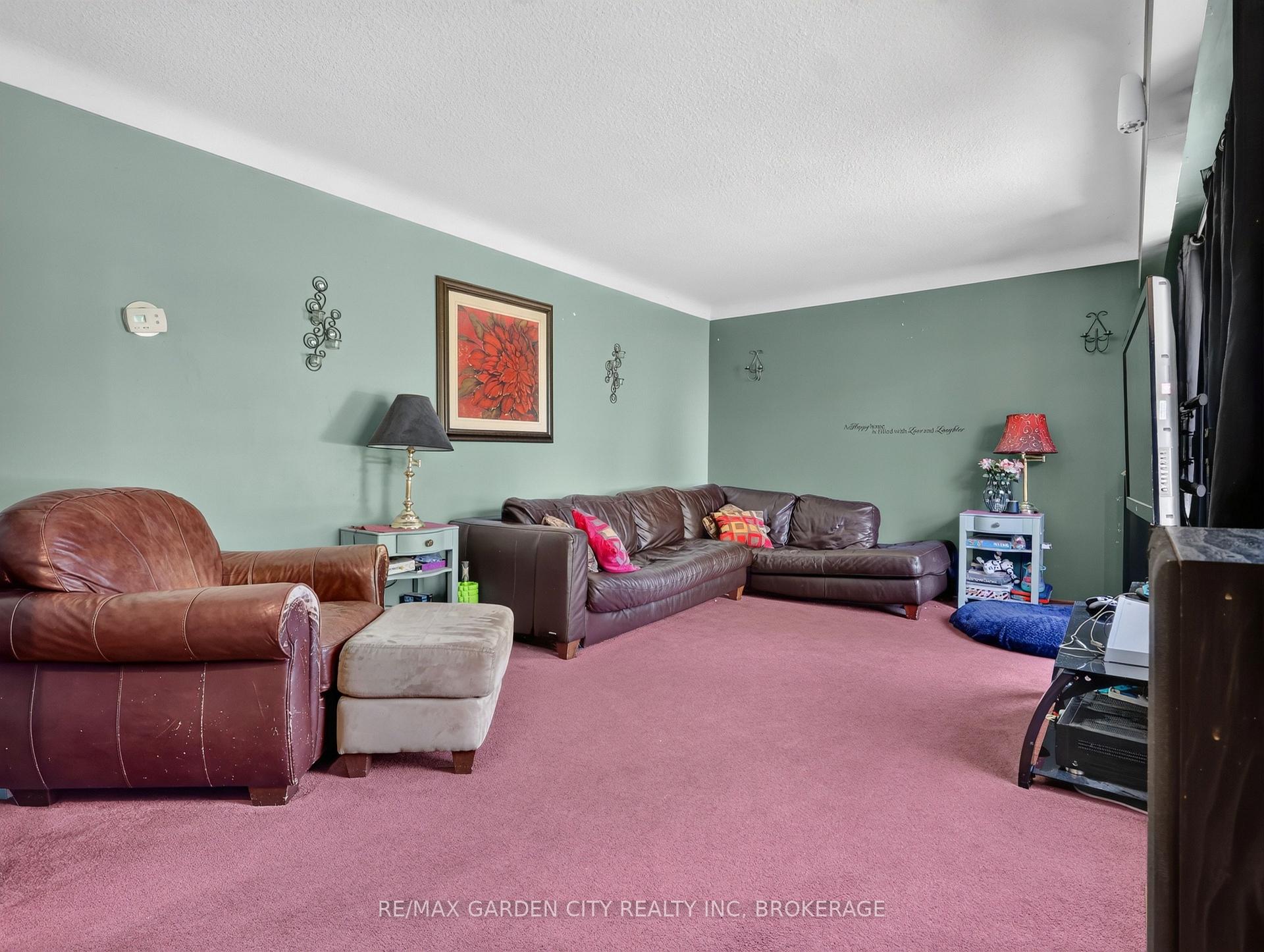 Photo 4 of 56 Burness Drive, St. Catharines, Secord Woods — HOMEH
