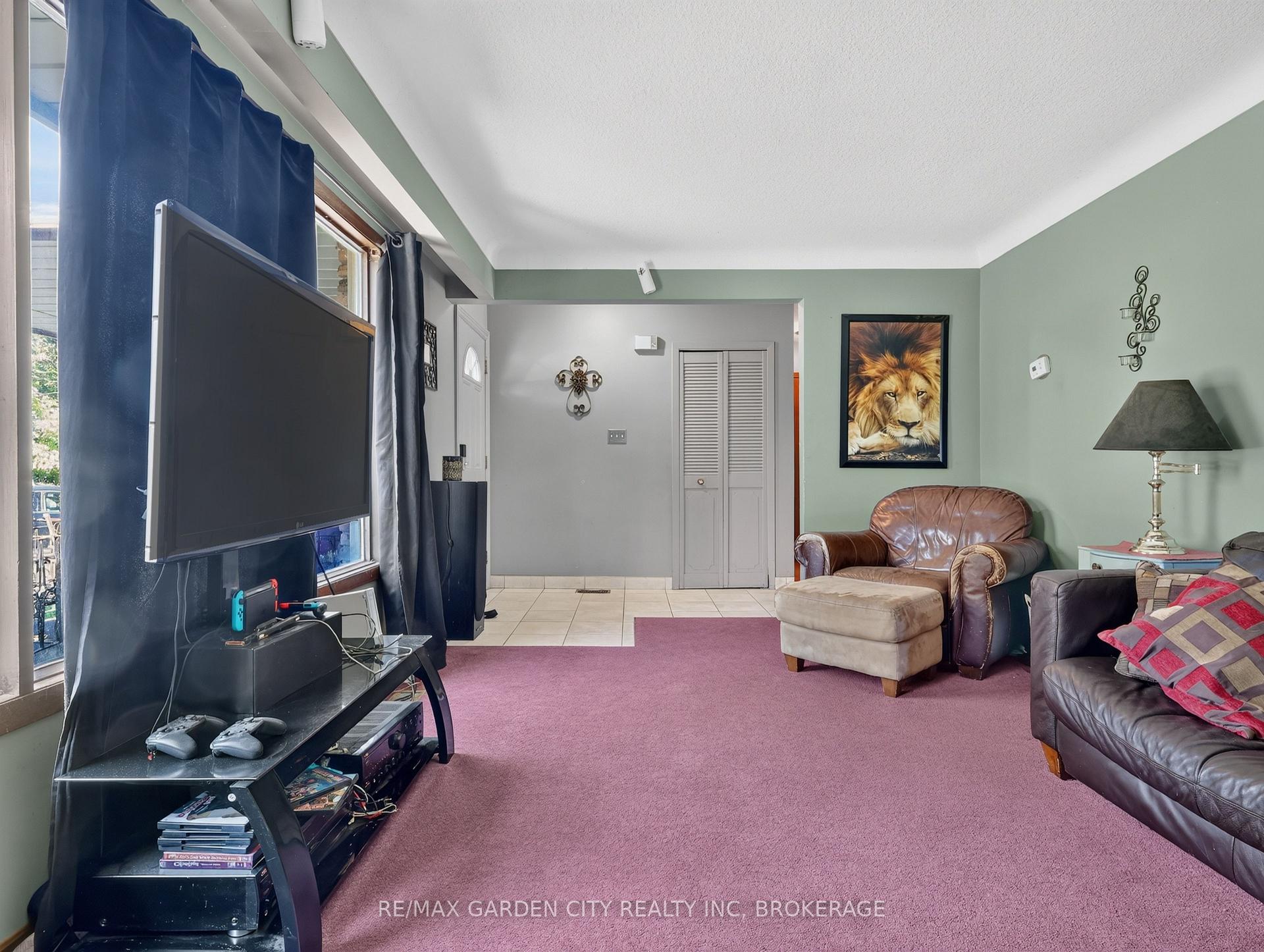 Photo 5 of 56 Burness Drive, St. Catharines, Secord Woods — HOMEH