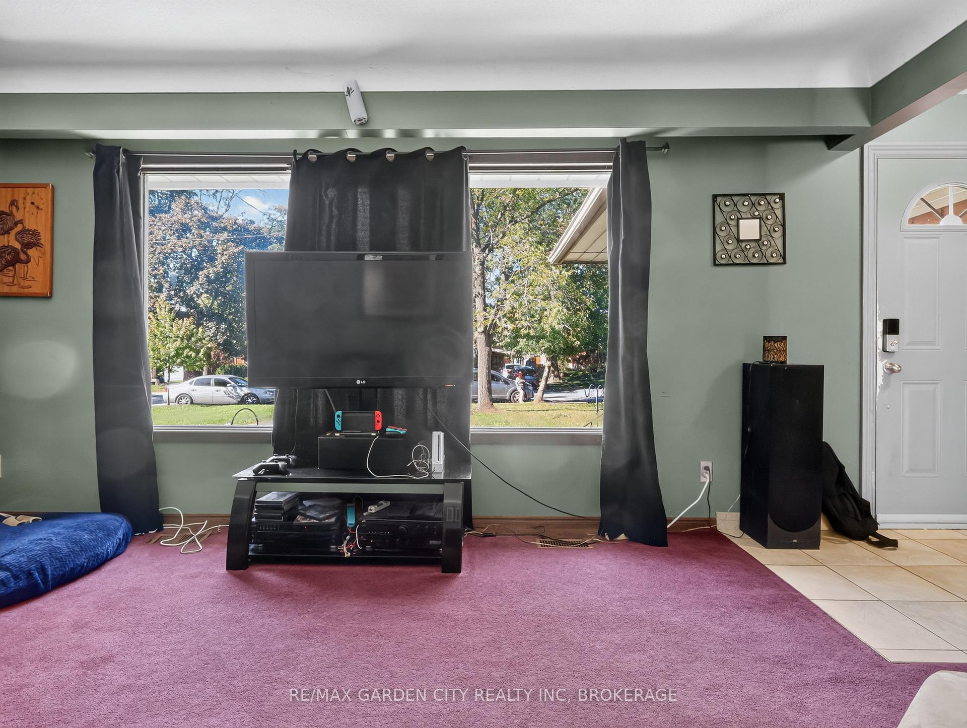 Photo 7 of 56 Burness Drive, St. Catharines, Secord Woods — HOMEH