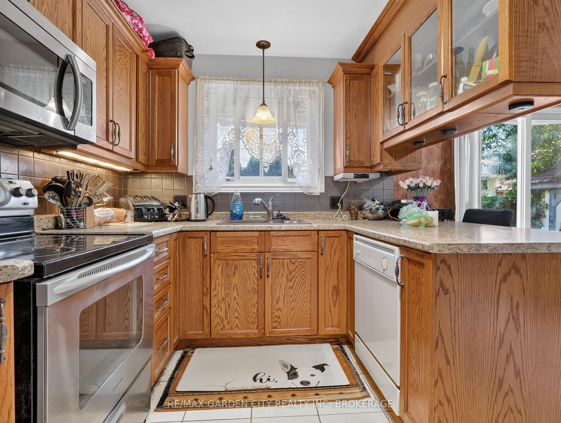Photo 10 of 56 Burness Drive, St. Catharines, Secord Woods — HOMEH