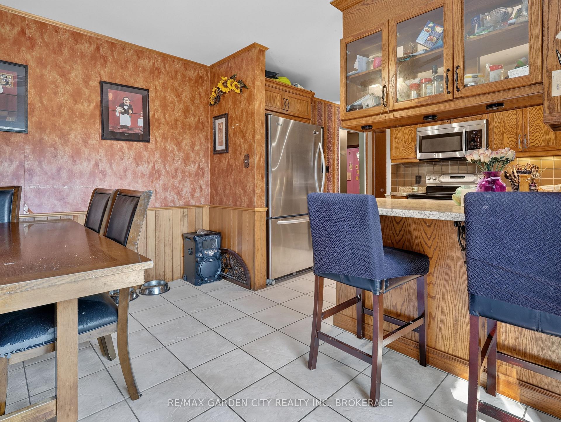 Photo 13 of 56 Burness Drive, St. Catharines, Secord Woods — HOMEH