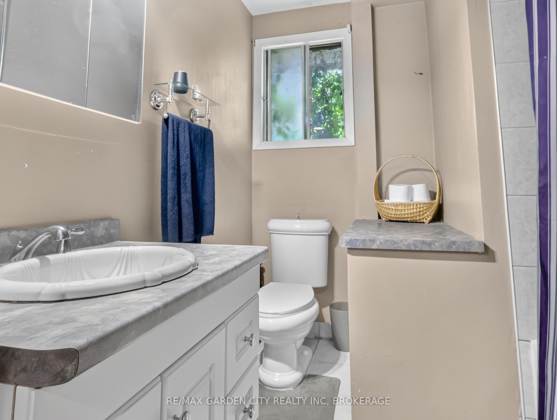 Photo 14 of 56 Burness Drive, St. Catharines, Secord Woods — HOMEH