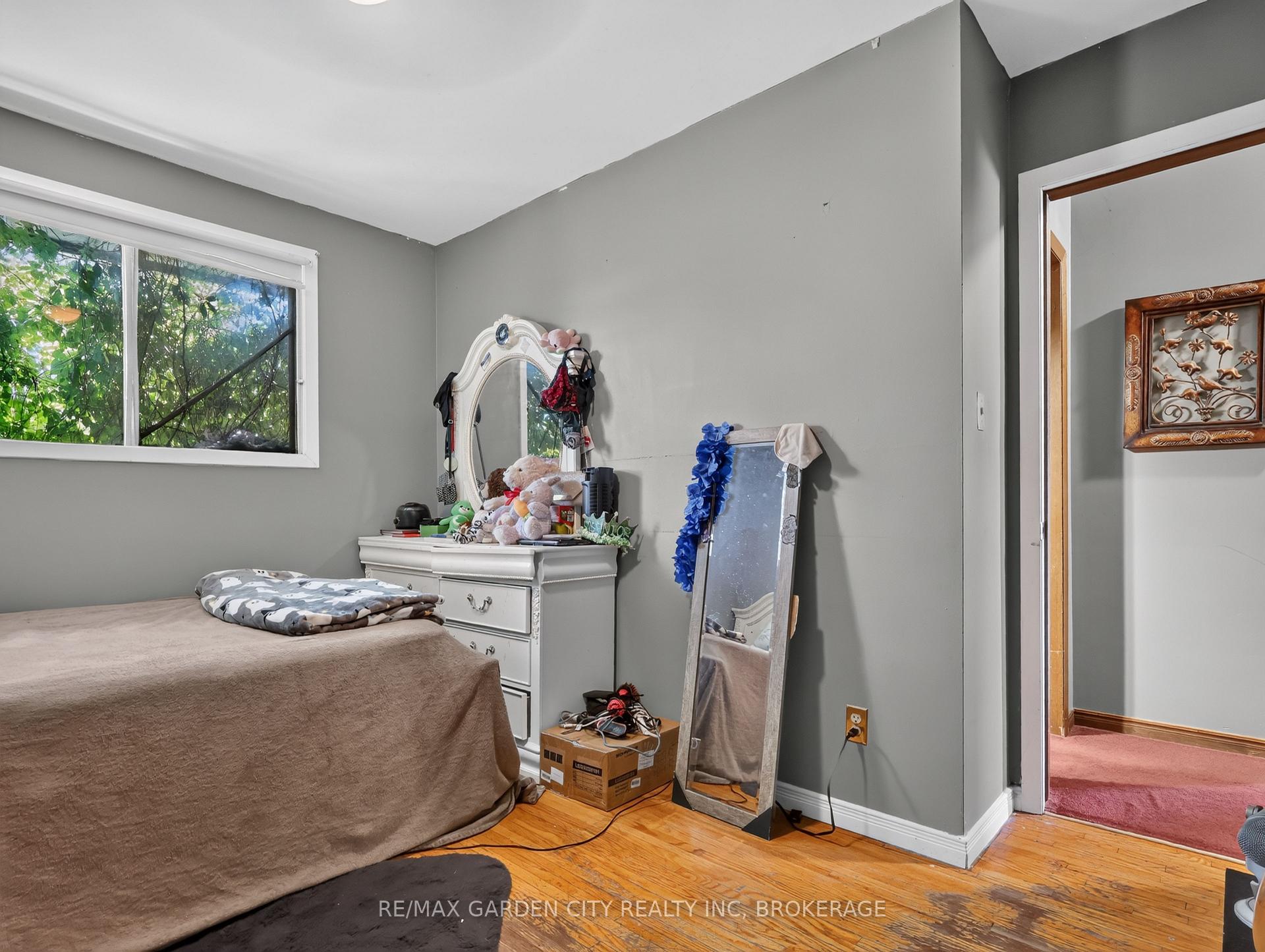 Photo 19 of 56 Burness Drive, St. Catharines, Secord Woods — HOMEH