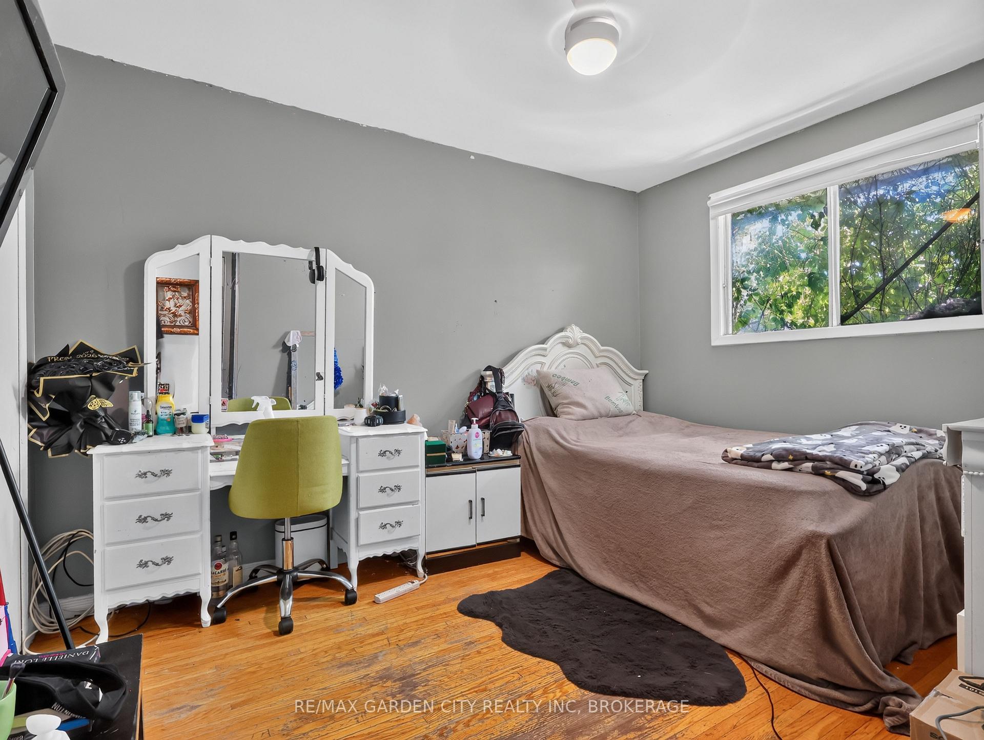 Photo 20 of 56 Burness Drive, St. Catharines, Secord Woods — HOMEH
