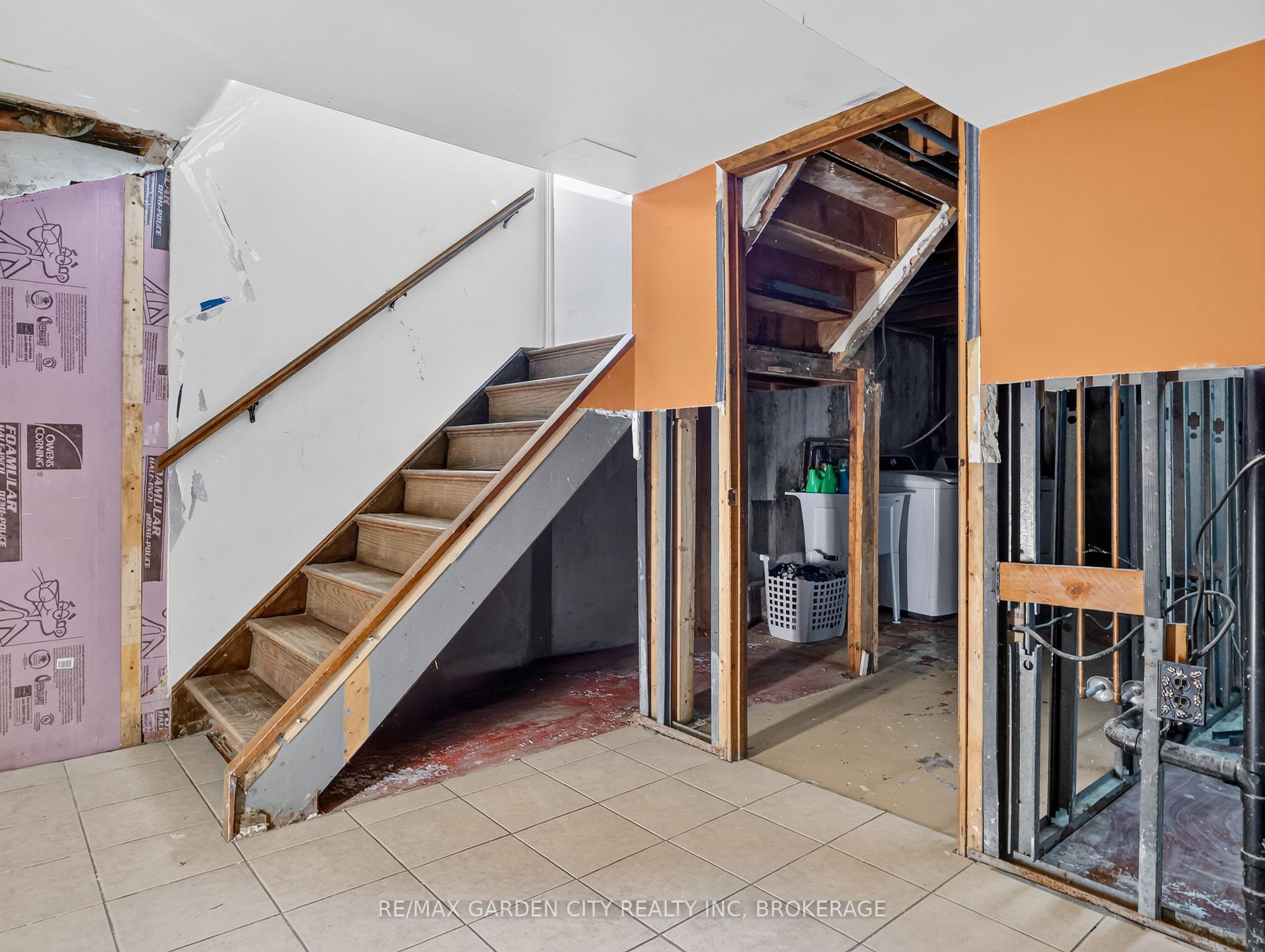 Photo 23 of 56 Burness Drive, St. Catharines, Secord Woods — HOMEH
