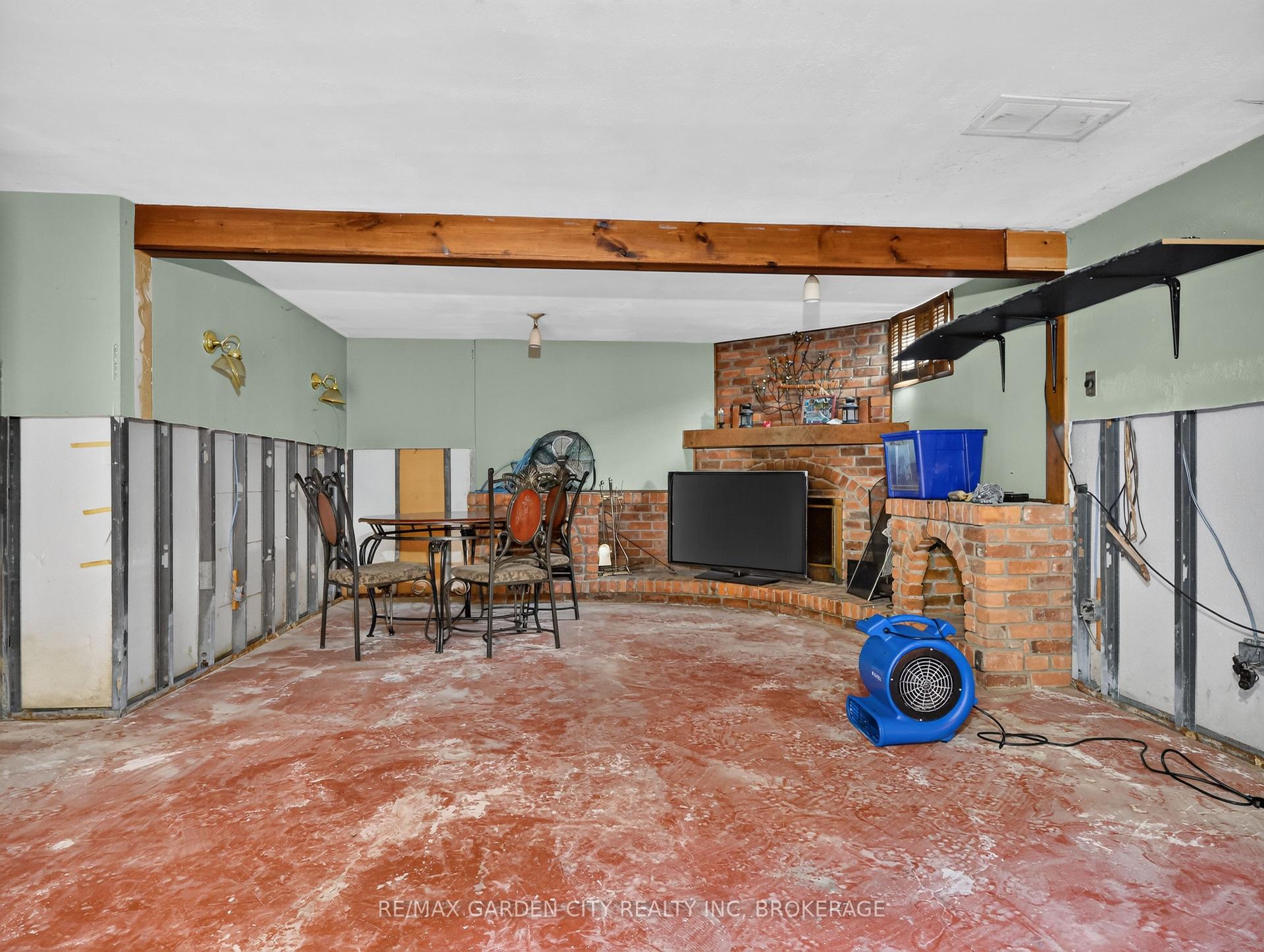 Photo 26 of 56 Burness Drive, St. Catharines, Secord Woods — HOMEH