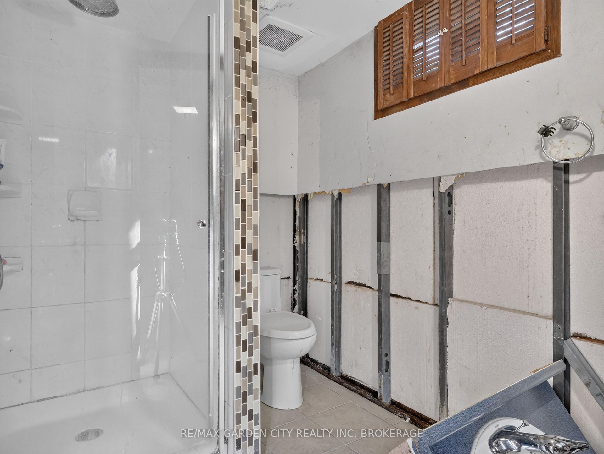 Photo 28 of 56 Burness Drive, St. Catharines, Secord Woods — HOMEH