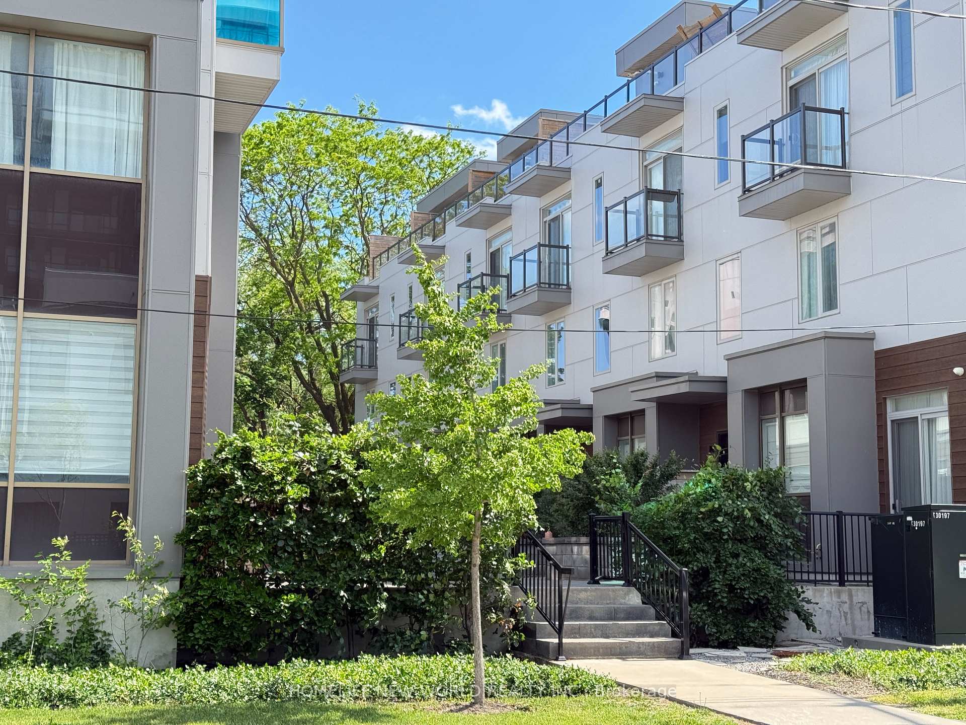 Photo 2 of Unit 2, 25 Dervock Crescent, North York, Bayview Village — HOMEH