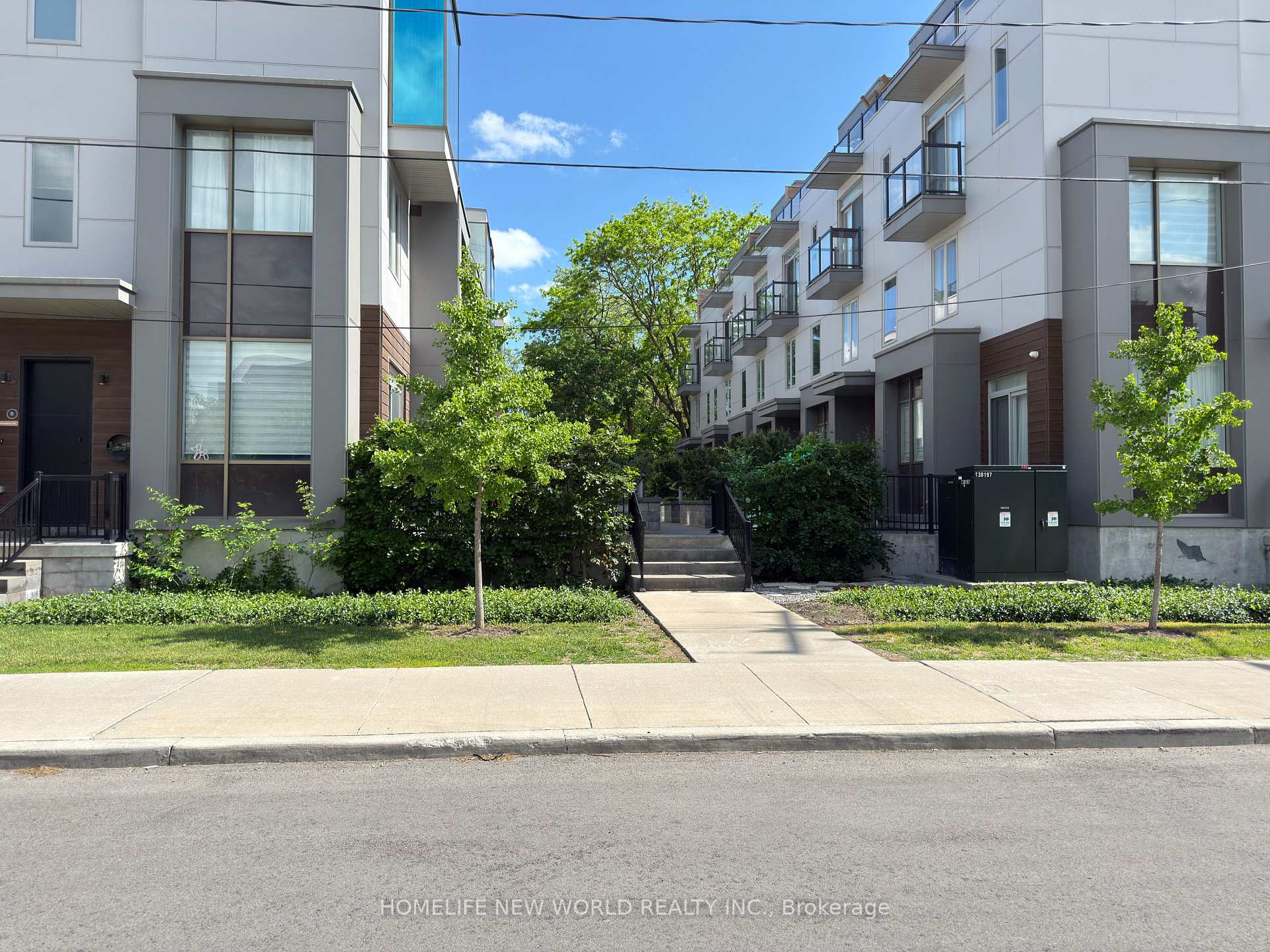 Photo 3 of Unit 2, 25 Dervock Crescent, North York, Bayview Village — HOMEH