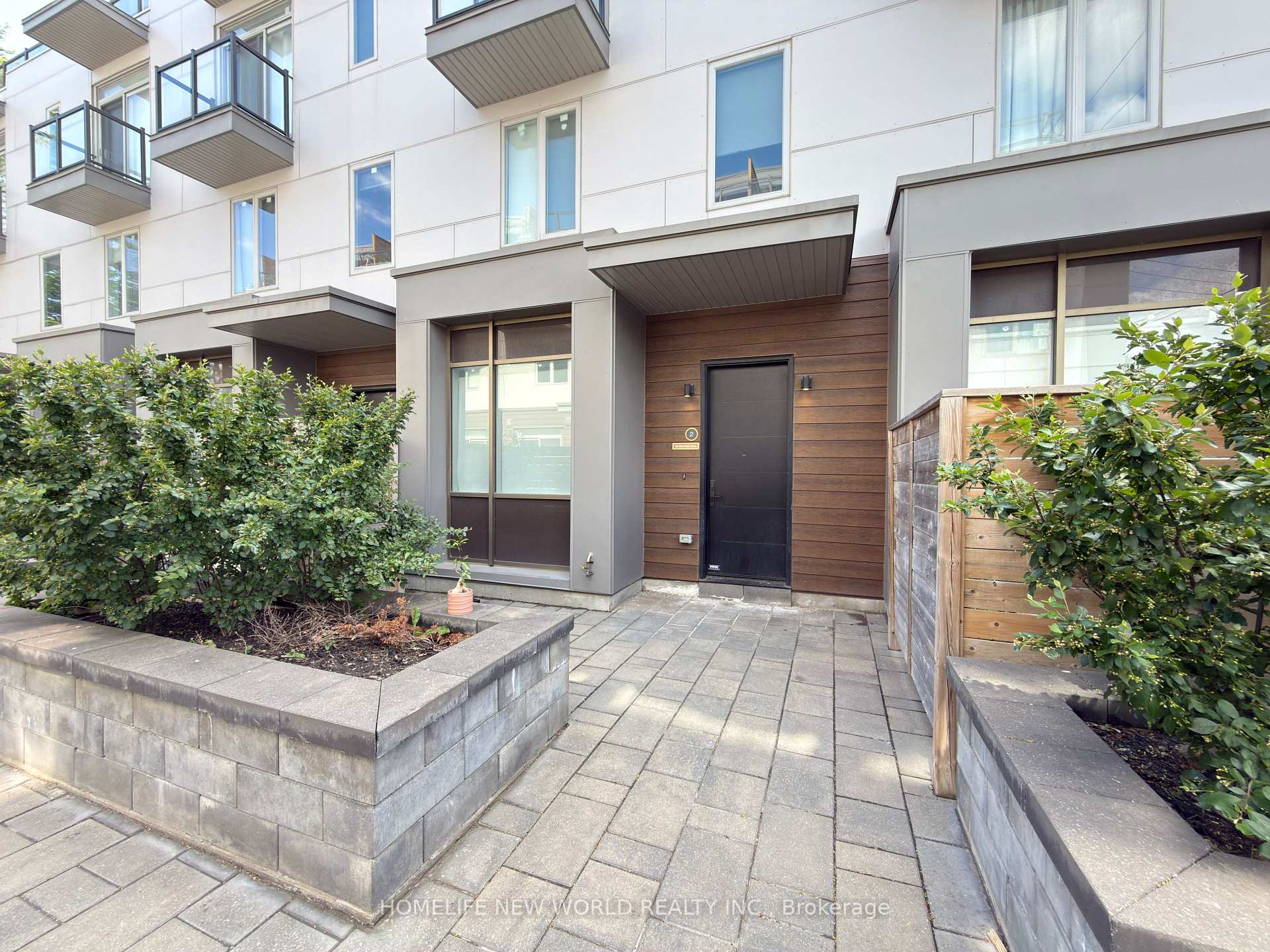 Photo 4 of Unit 2, 25 Dervock Crescent, North York, Bayview Village — HOMEH