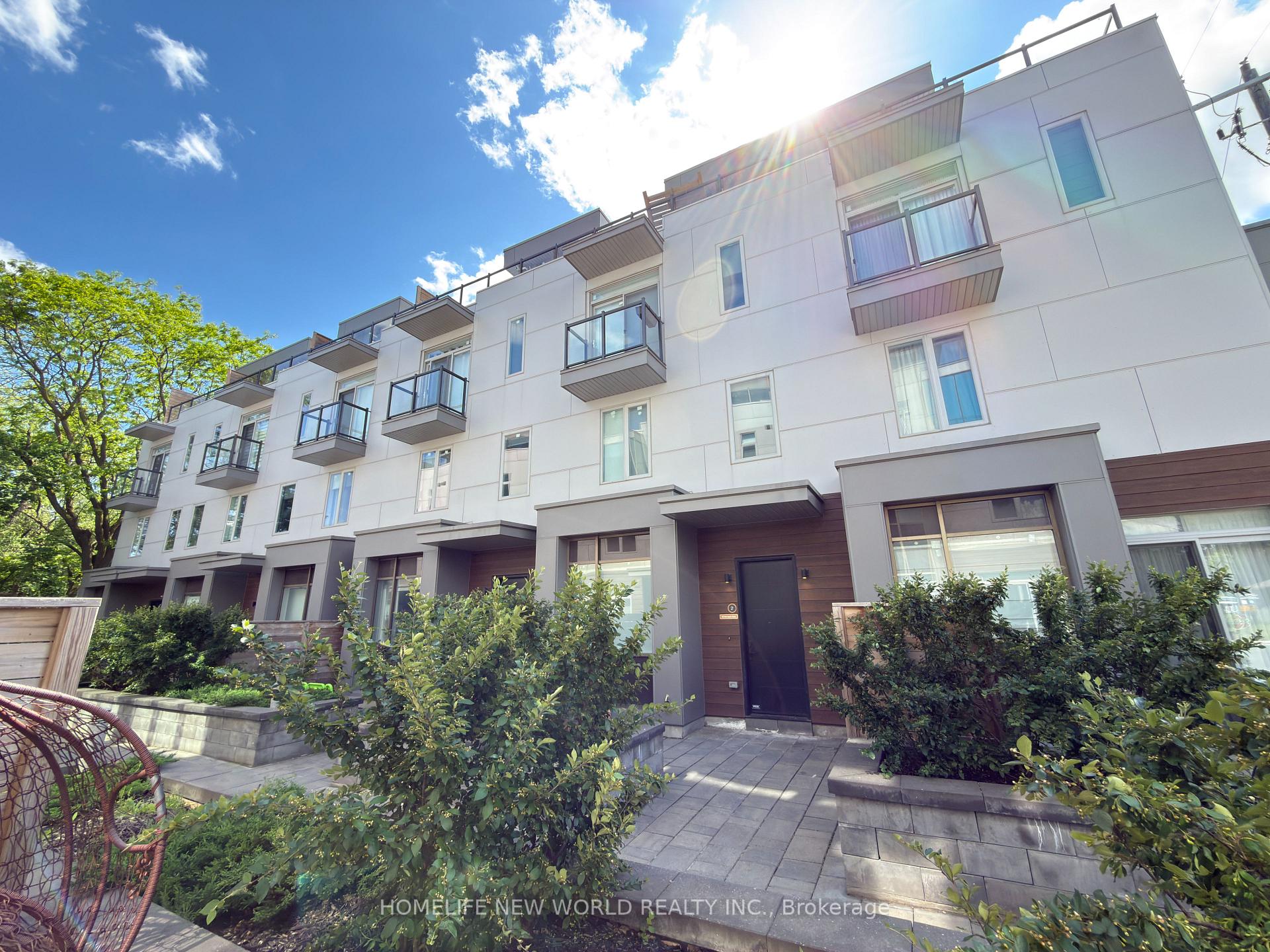 Photo 6 of Unit 2, 25 Dervock Crescent, North York, Bayview Village — HOMEH