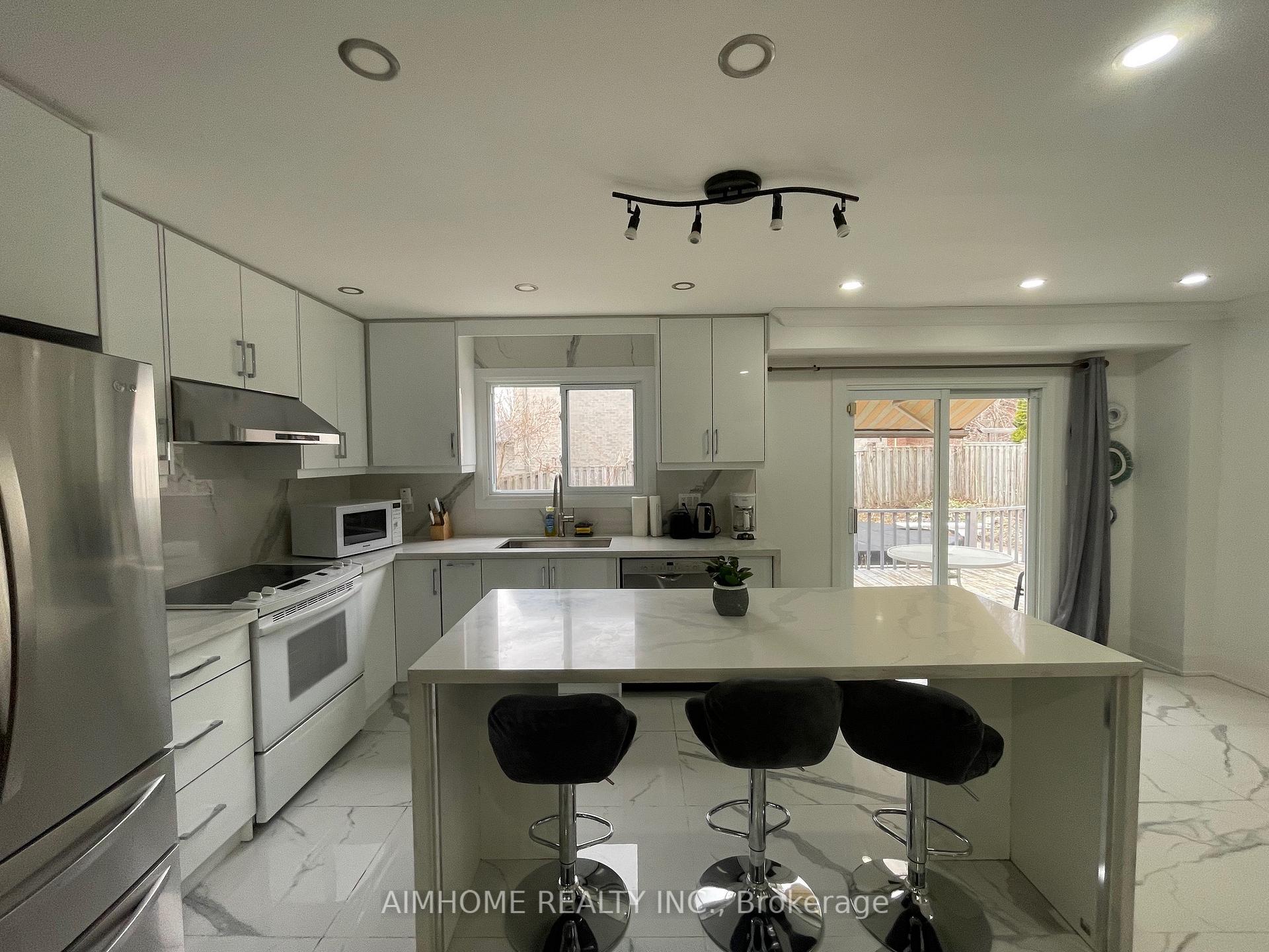 Photo 6 of Unit Main, 166 Fincham Avenue, Markham, Markham Village — HOMEH