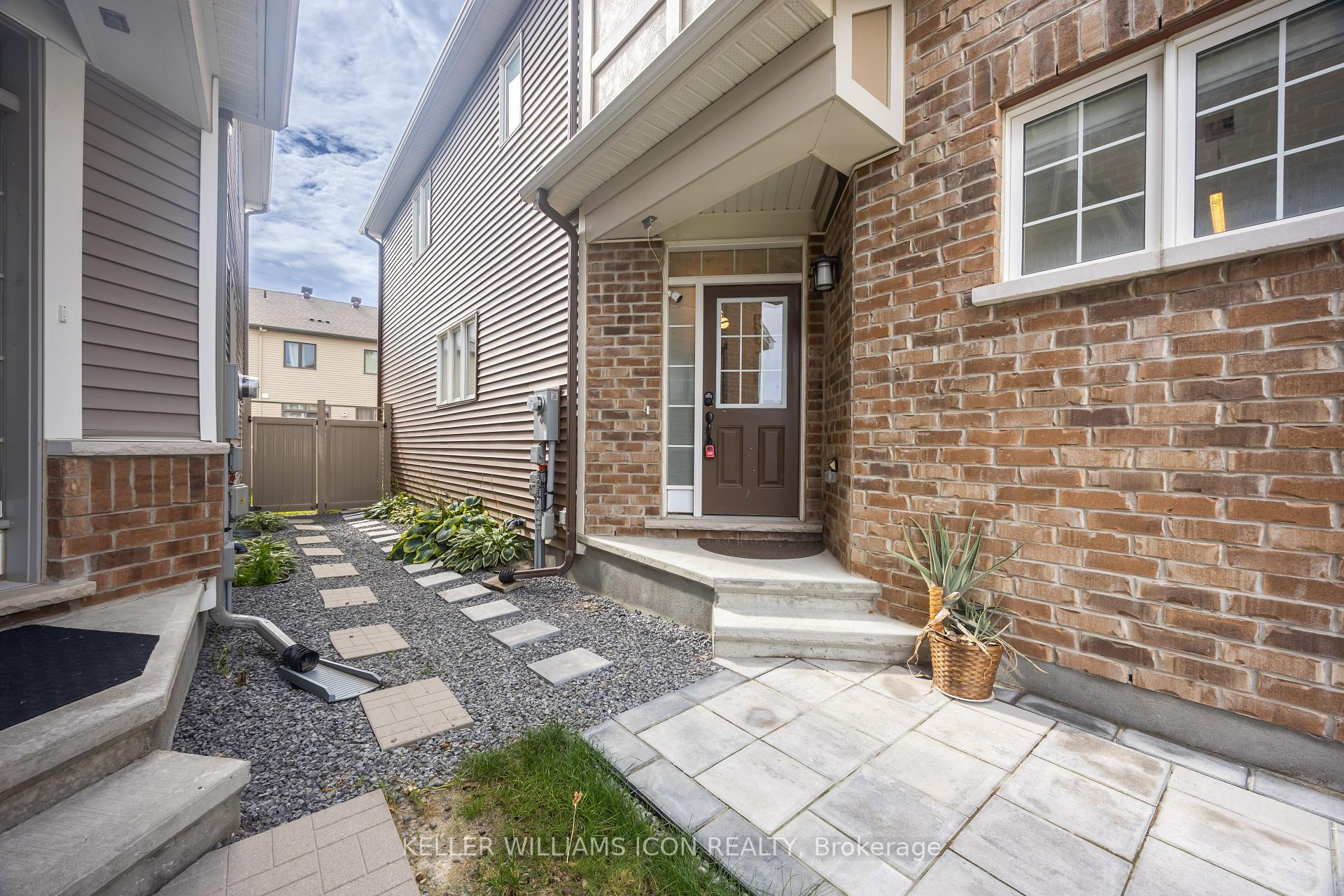 Photo 4 of 504 Alcor Terrace, Ottawa, Barrhaven - Half Moon Bay — HOMEH
