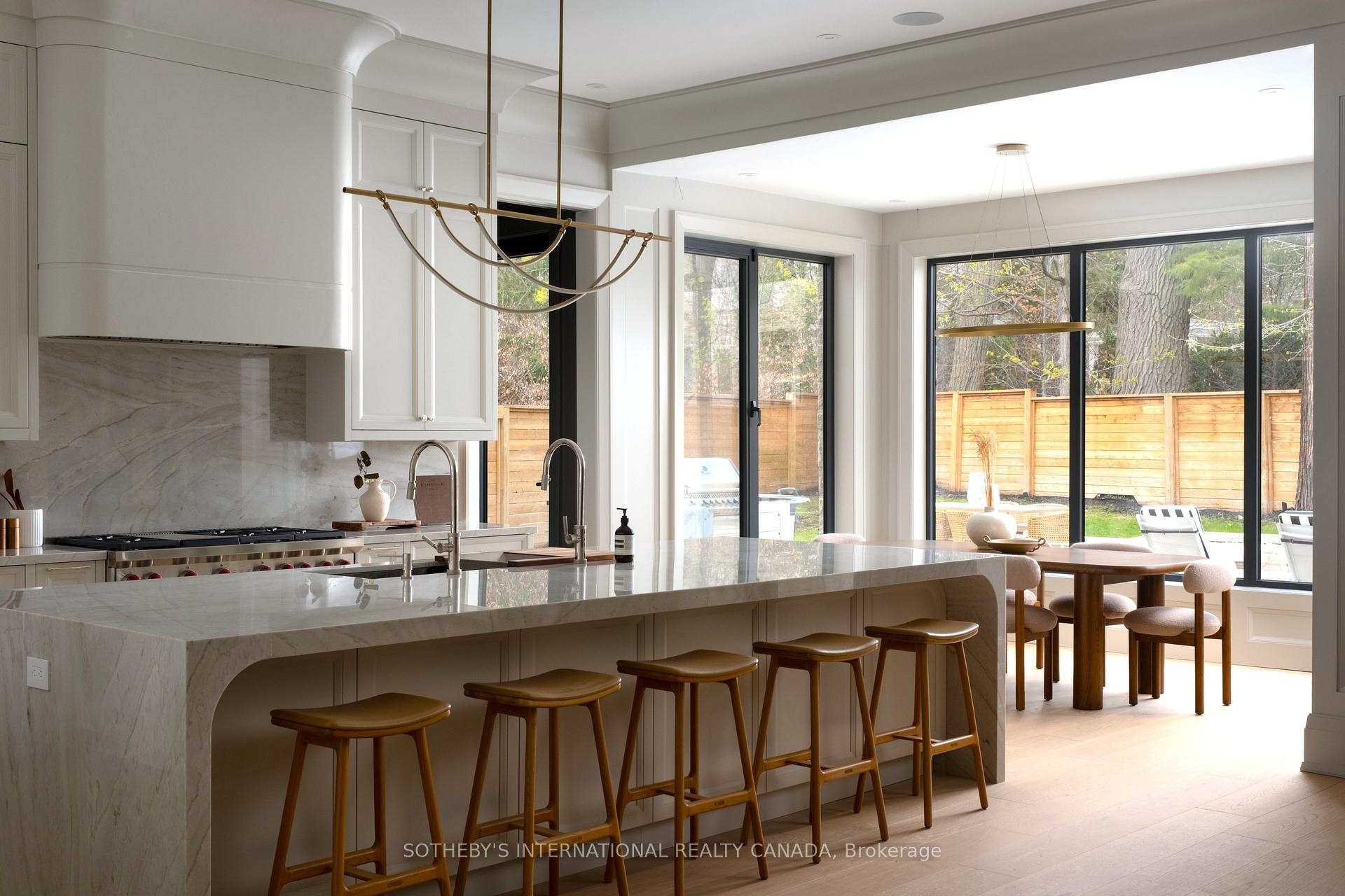 Photo 9 of 92 Arjay Crescent, North York, Bridle Path-Sunnybrook-York Mills — HOMEH