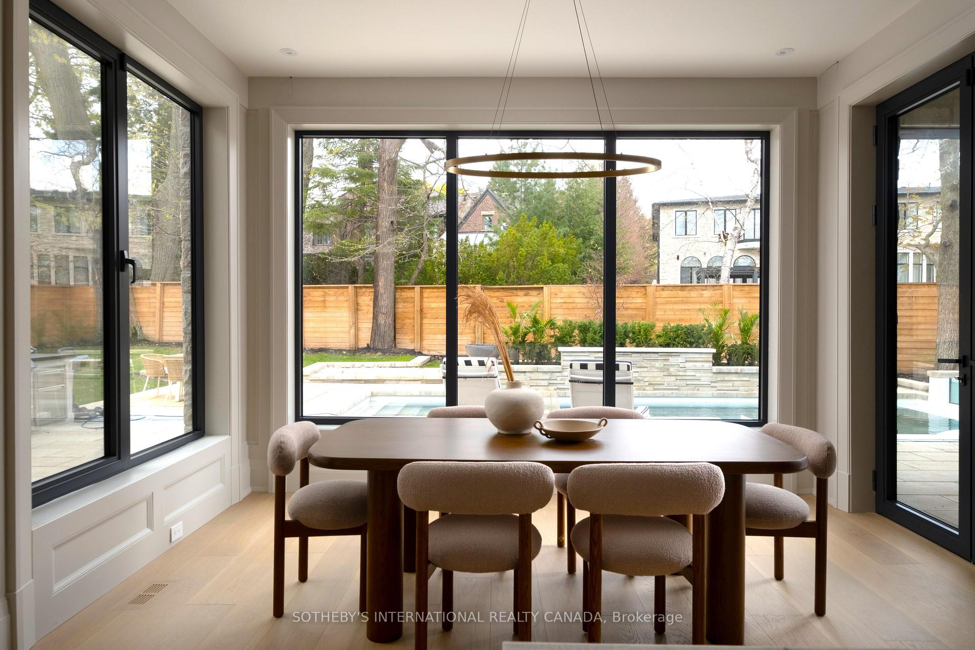 Photo 10 of 92 Arjay Crescent, North York, Bridle Path-Sunnybrook-York Mills — HOMEH