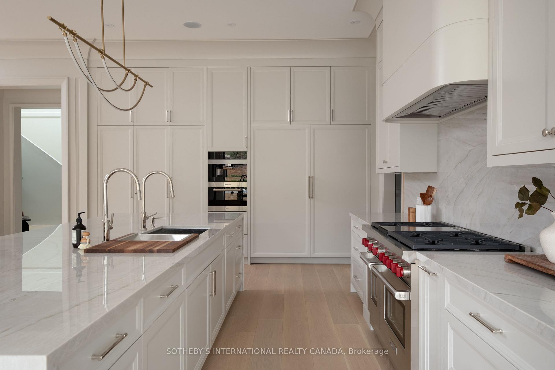 Photo 11 of 92 Arjay Crescent, North York, Bridle Path-Sunnybrook-York Mills — HOMEH