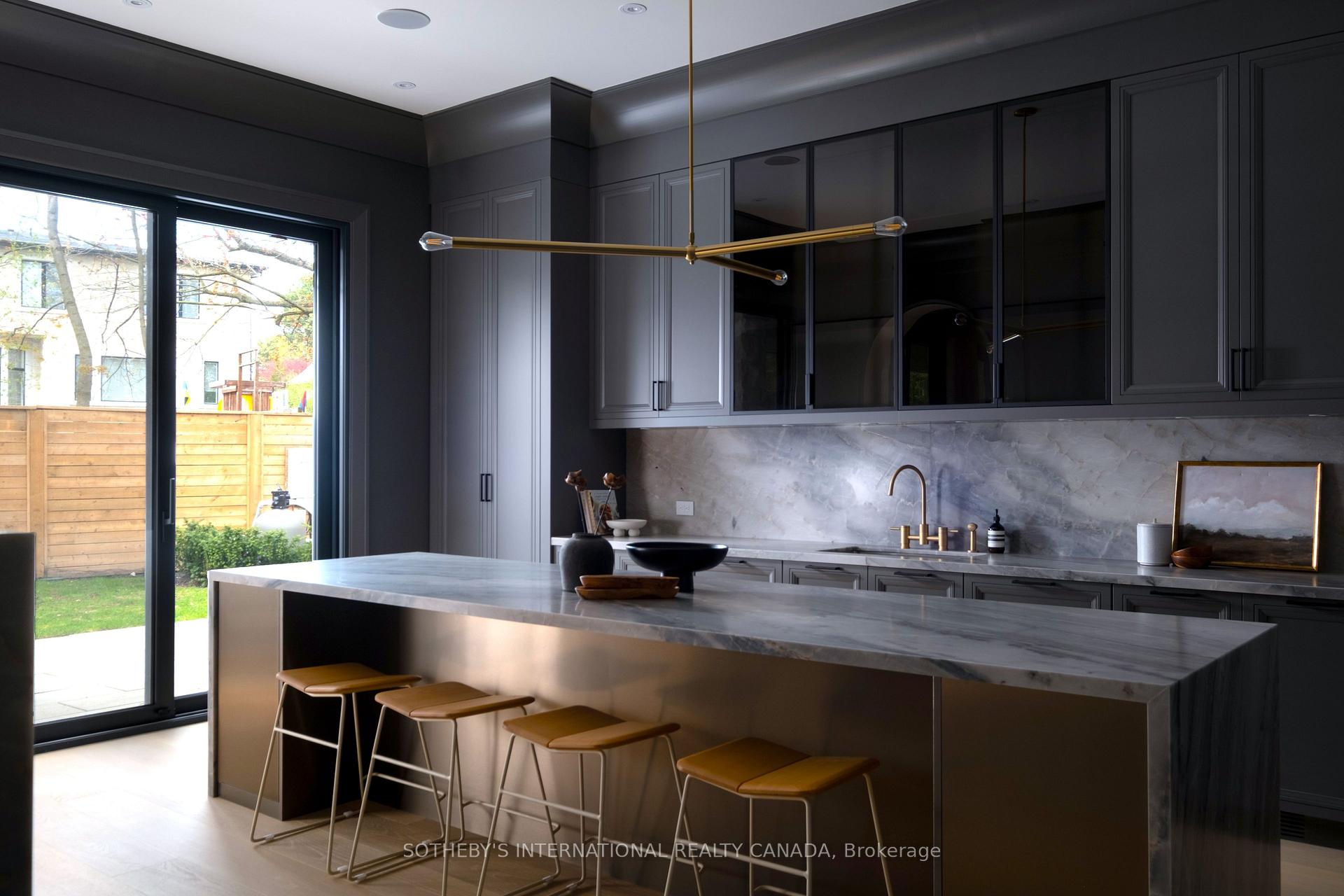 Photo 13 of 92 Arjay Crescent, North York, Bridle Path-Sunnybrook-York Mills — HOMEH
