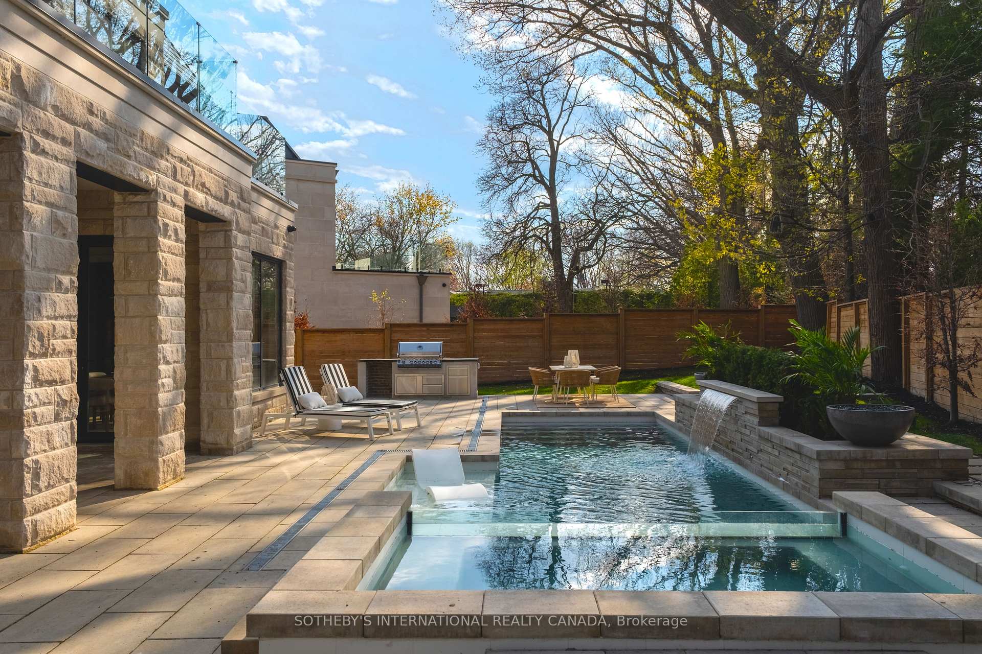Photo 27 of 92 Arjay Crescent, North York, Bridle Path-Sunnybrook-York Mills — HOMEH